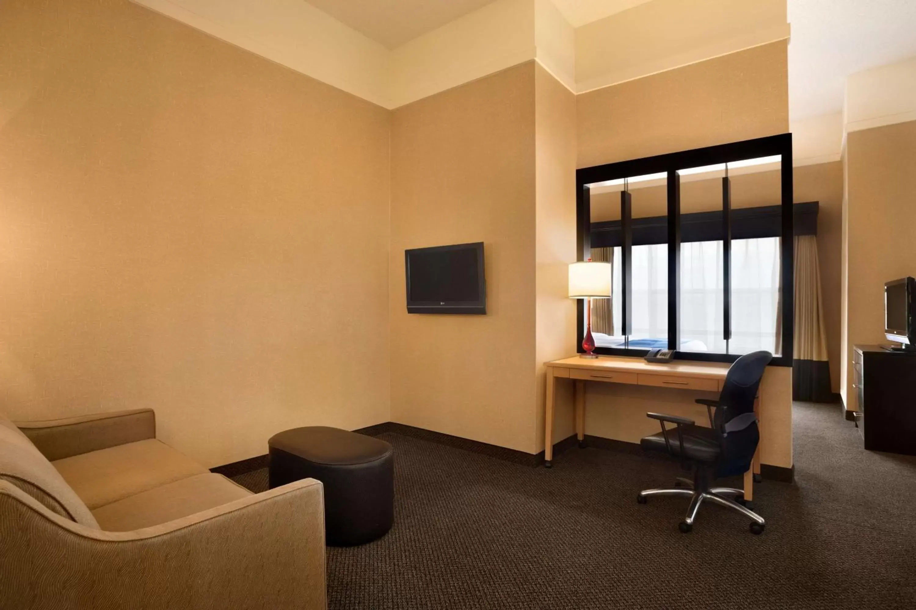 Bedroom, Seating Area in DoubleTree by Hilton Hotel Oklahoma City Airport