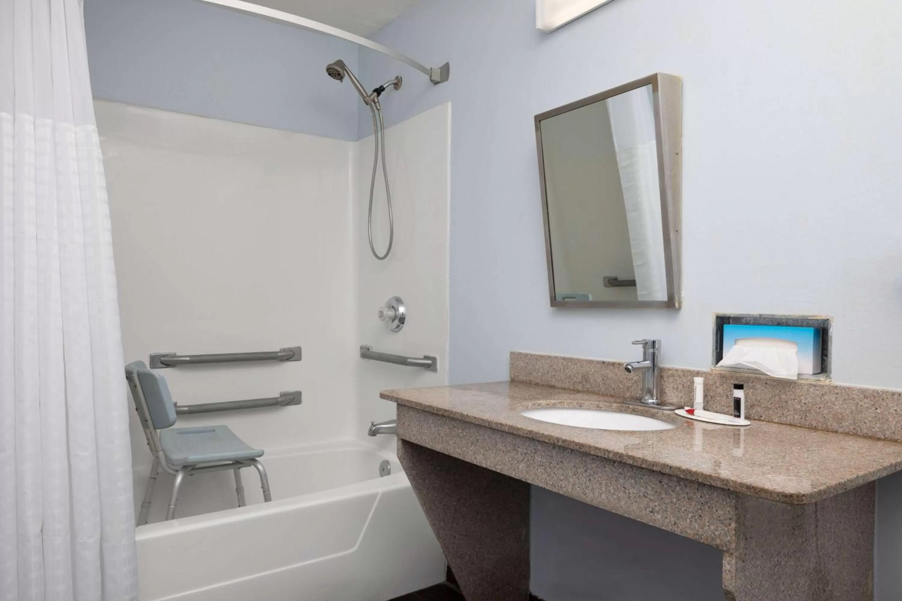 TV and multimedia in Days Inn by Wyndham Pensacola I-10