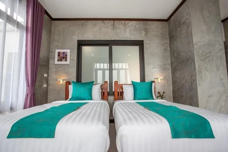 Bed in Lanta Corner Resort