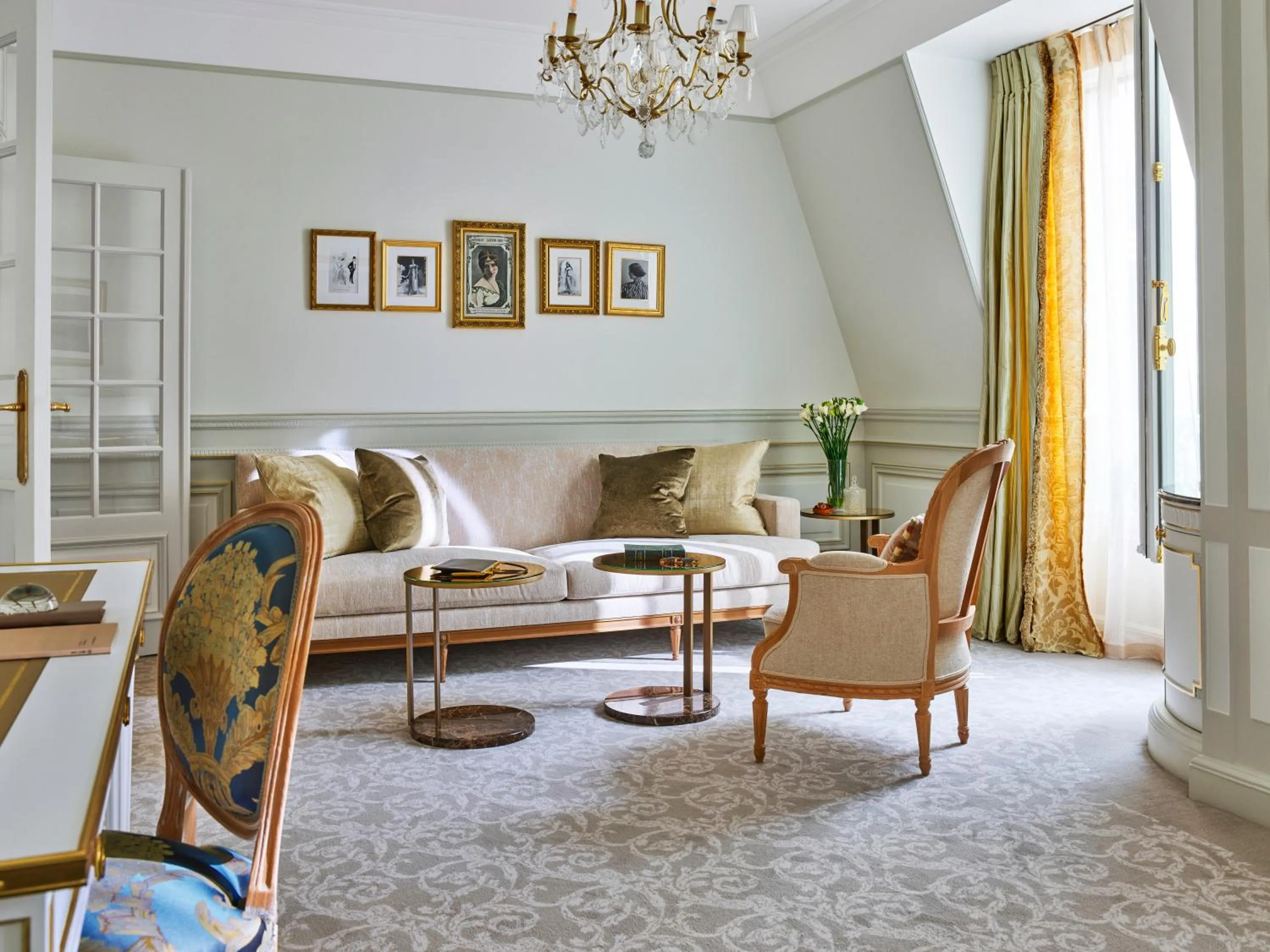 Bedroom in Le Meurice – Dorchester Collection