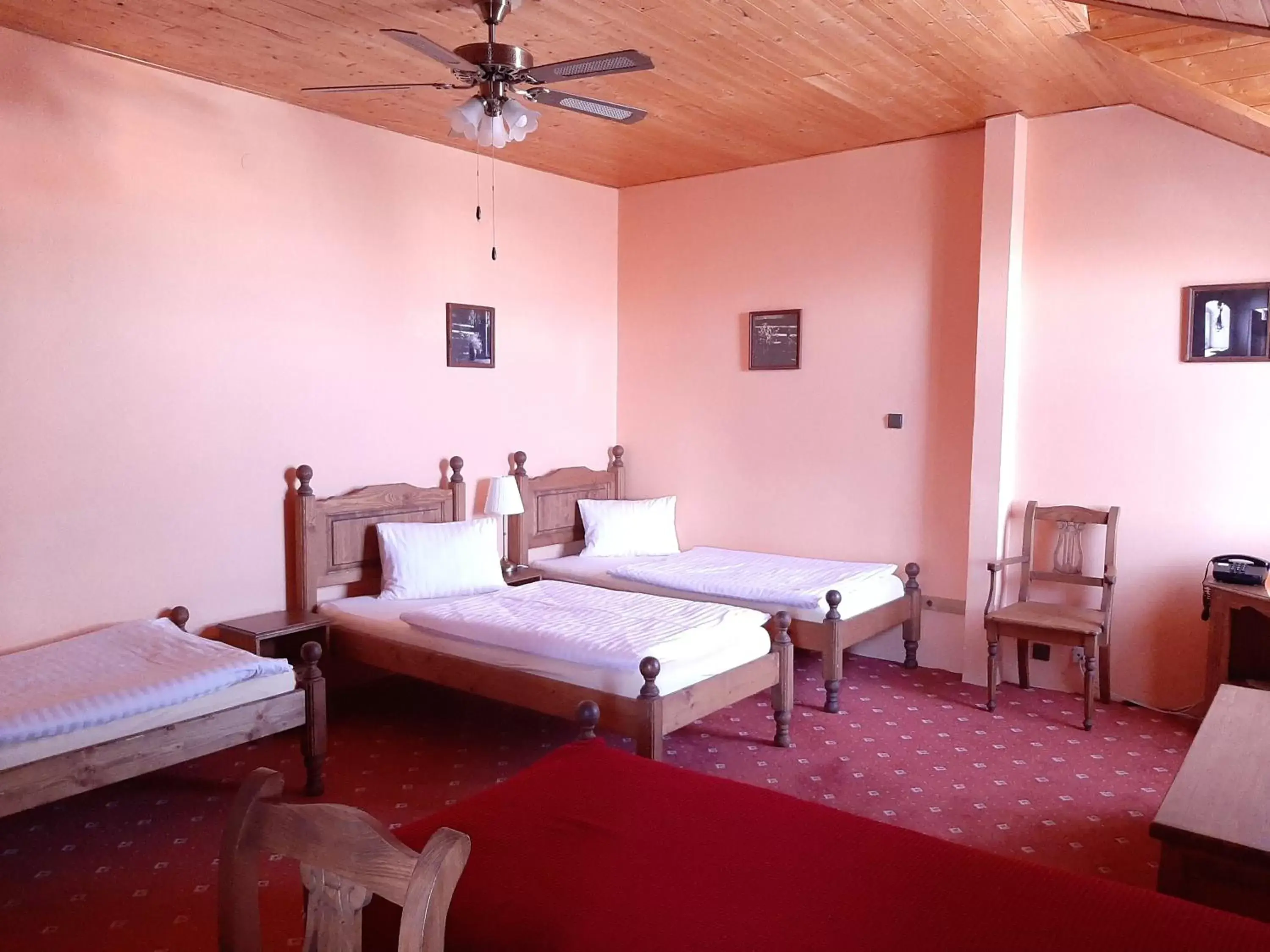Quadruple Room with Private Bathroom - single occupancy in garni Hotel ASAS*** Quadruple Room with Private Bathroom - single occupancy in garni Hotel ASAS***