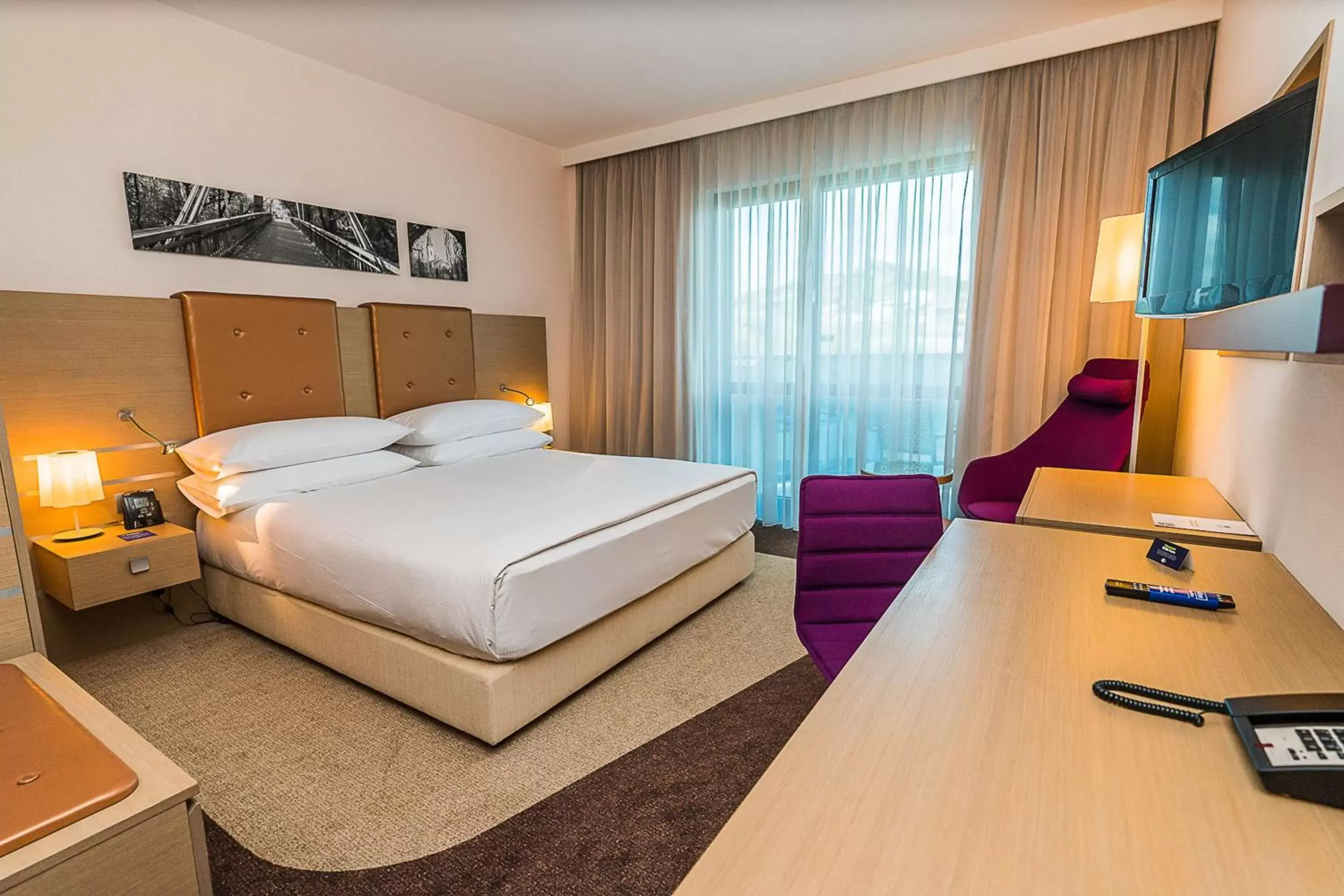 Bedroom in DoubleTree by Hilton Oradea