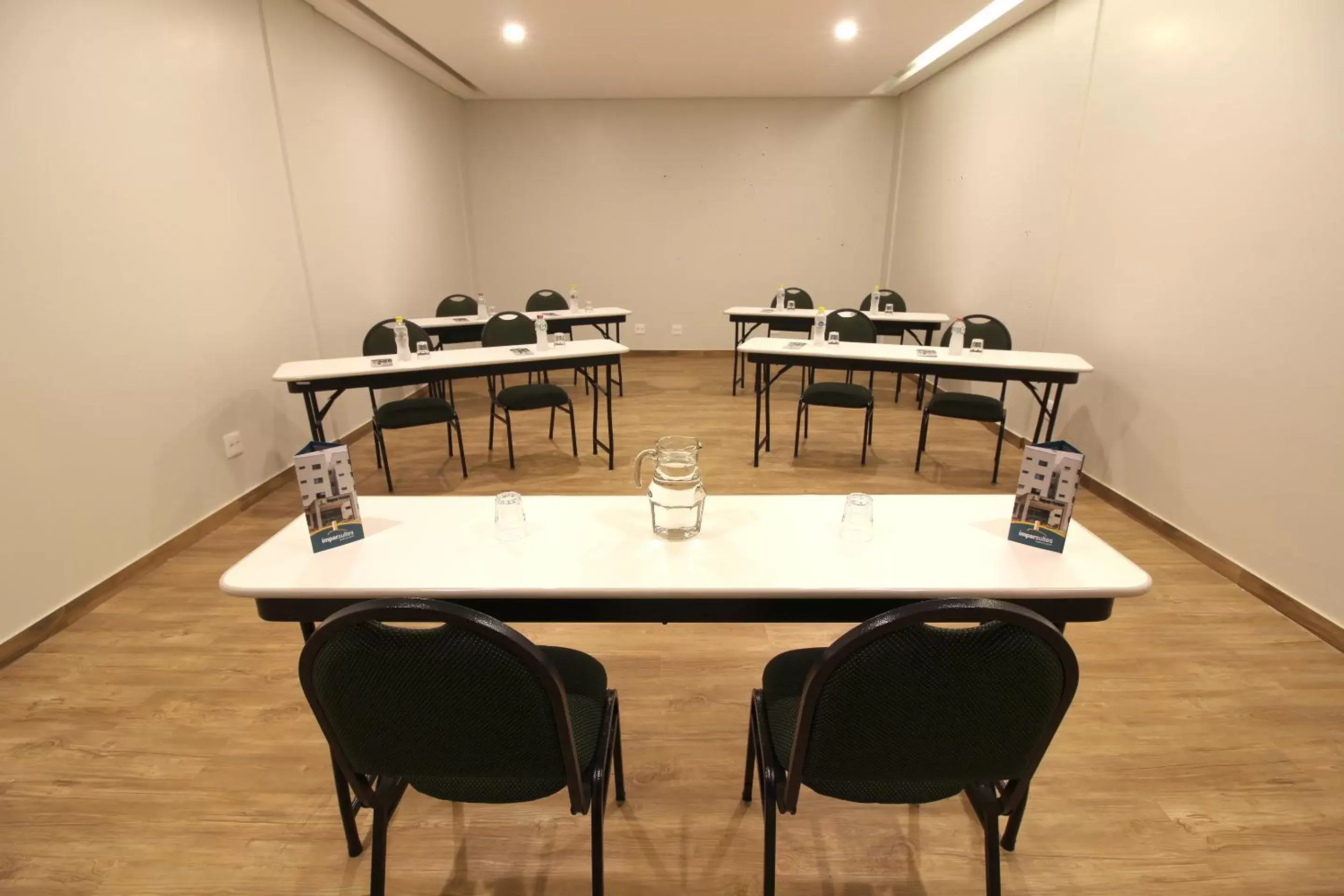 Meeting/conference room in Impar Suites Barao de Cocais