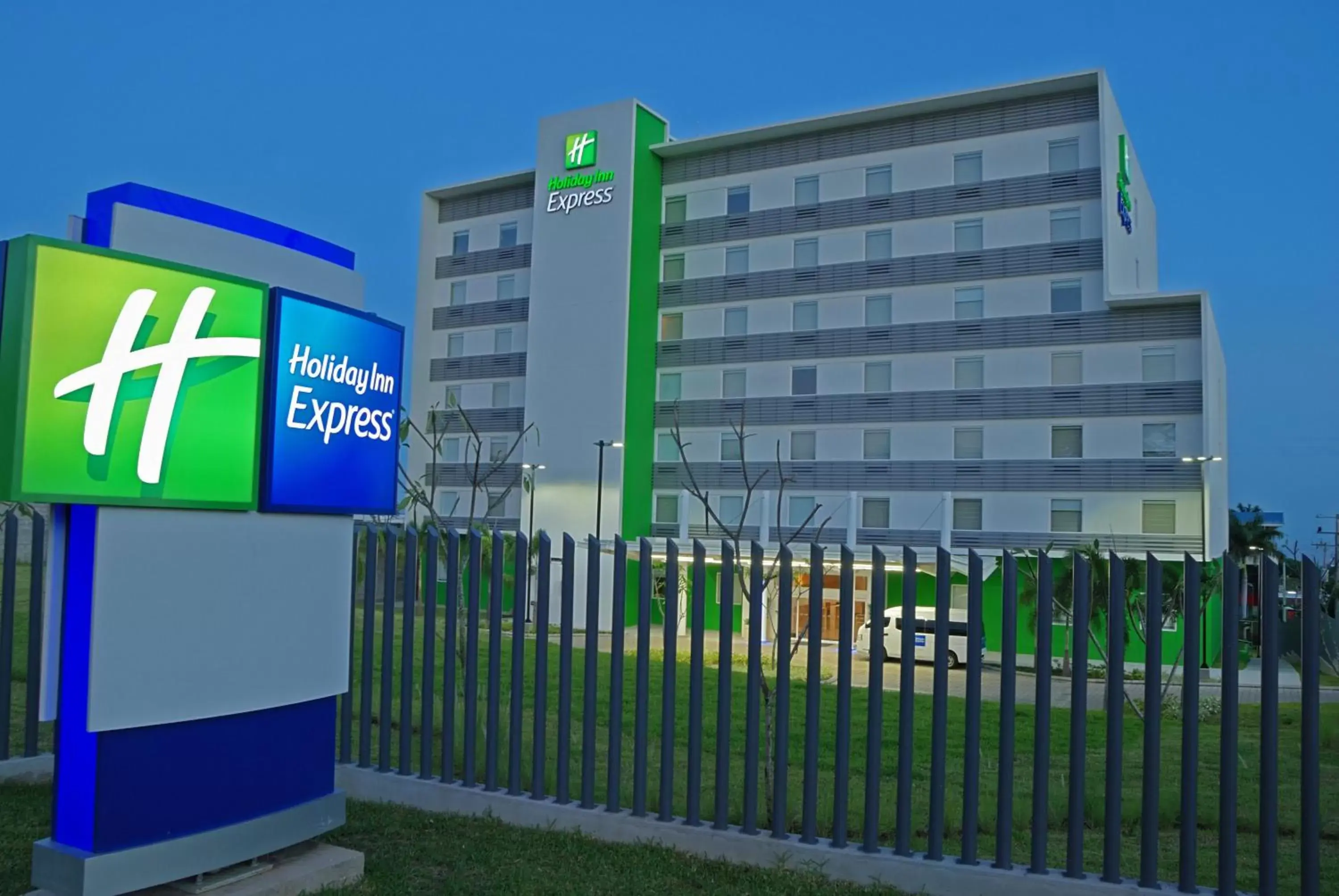 Property building in Holiday Inn Express Managua, an IHG Hotel
