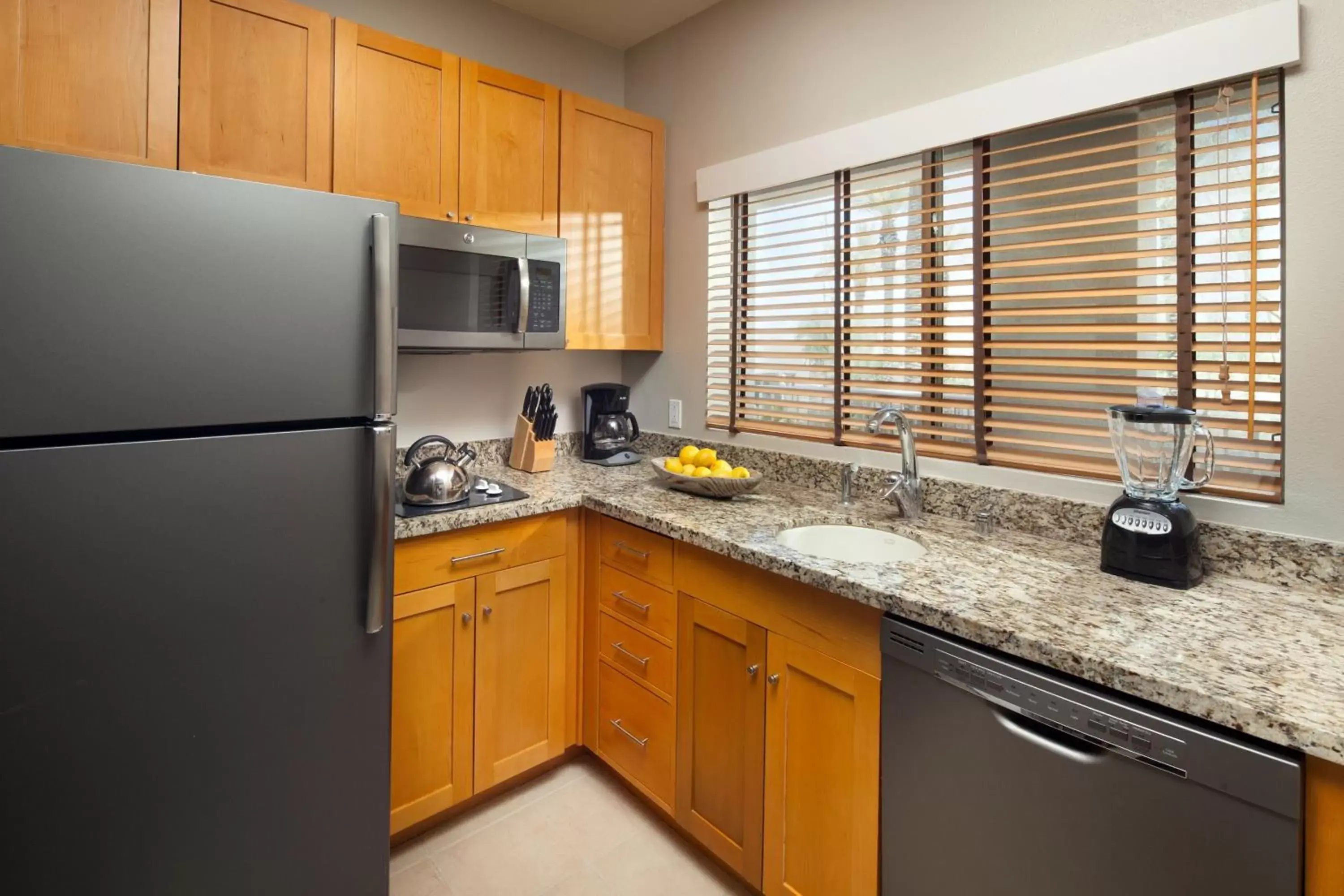 Bedroom, Kitchen/Kitchenette in The Westin Mission Hills Resort Villas, Palm Springs