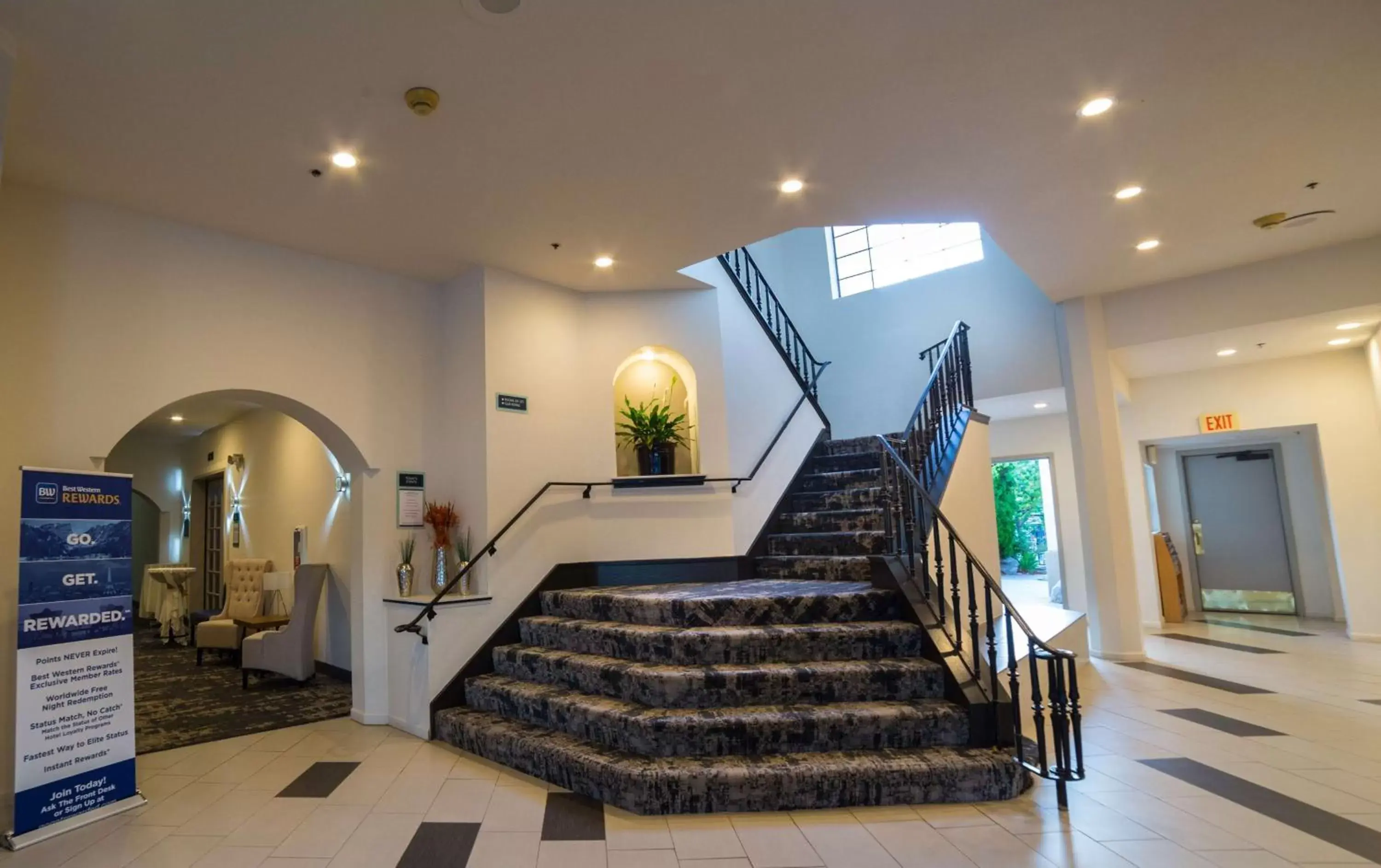 Lobby or reception in Best Western Posada Royale Hotel & Suites