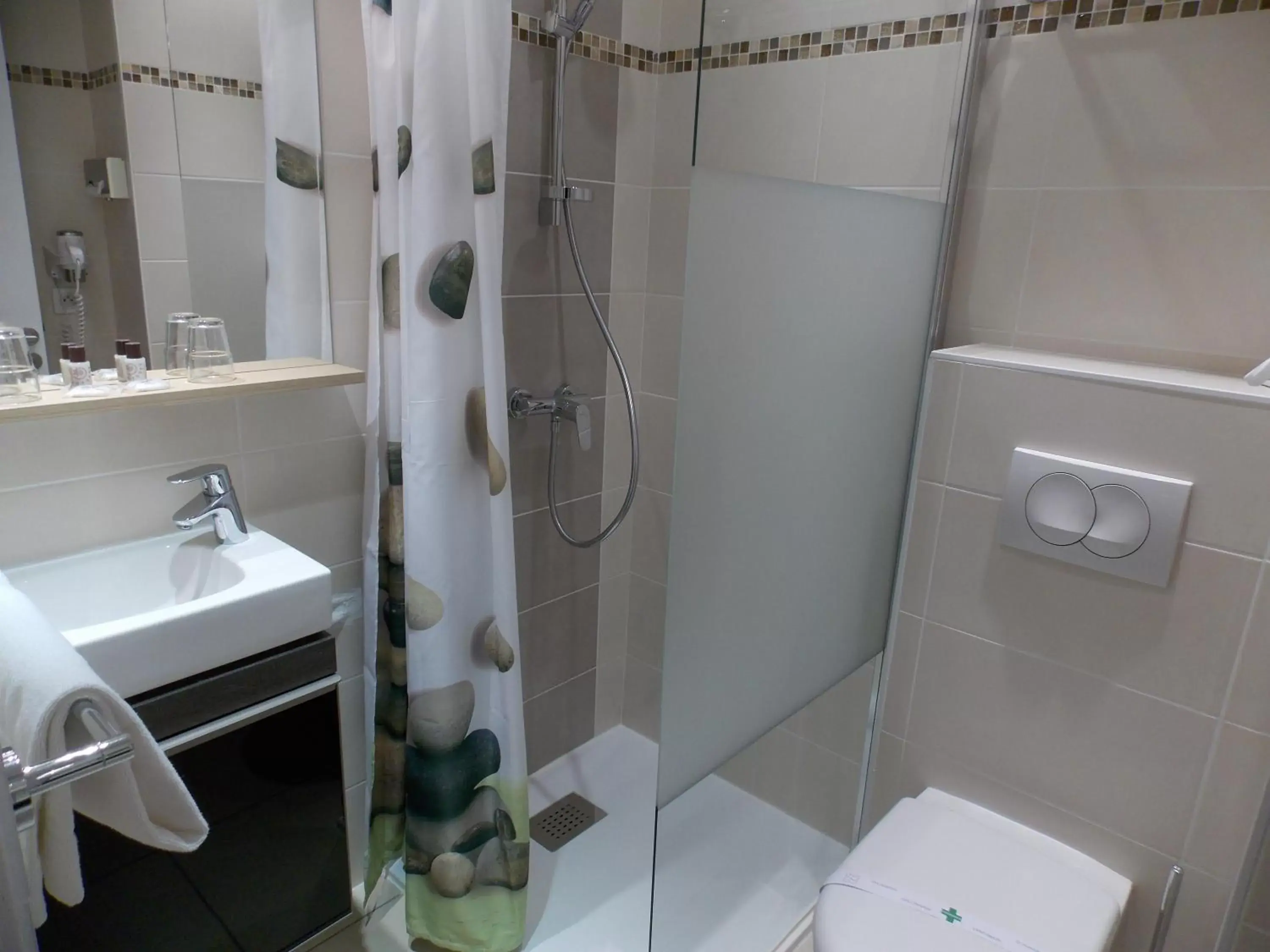 Shower, Bathroom in Le Petit Prince