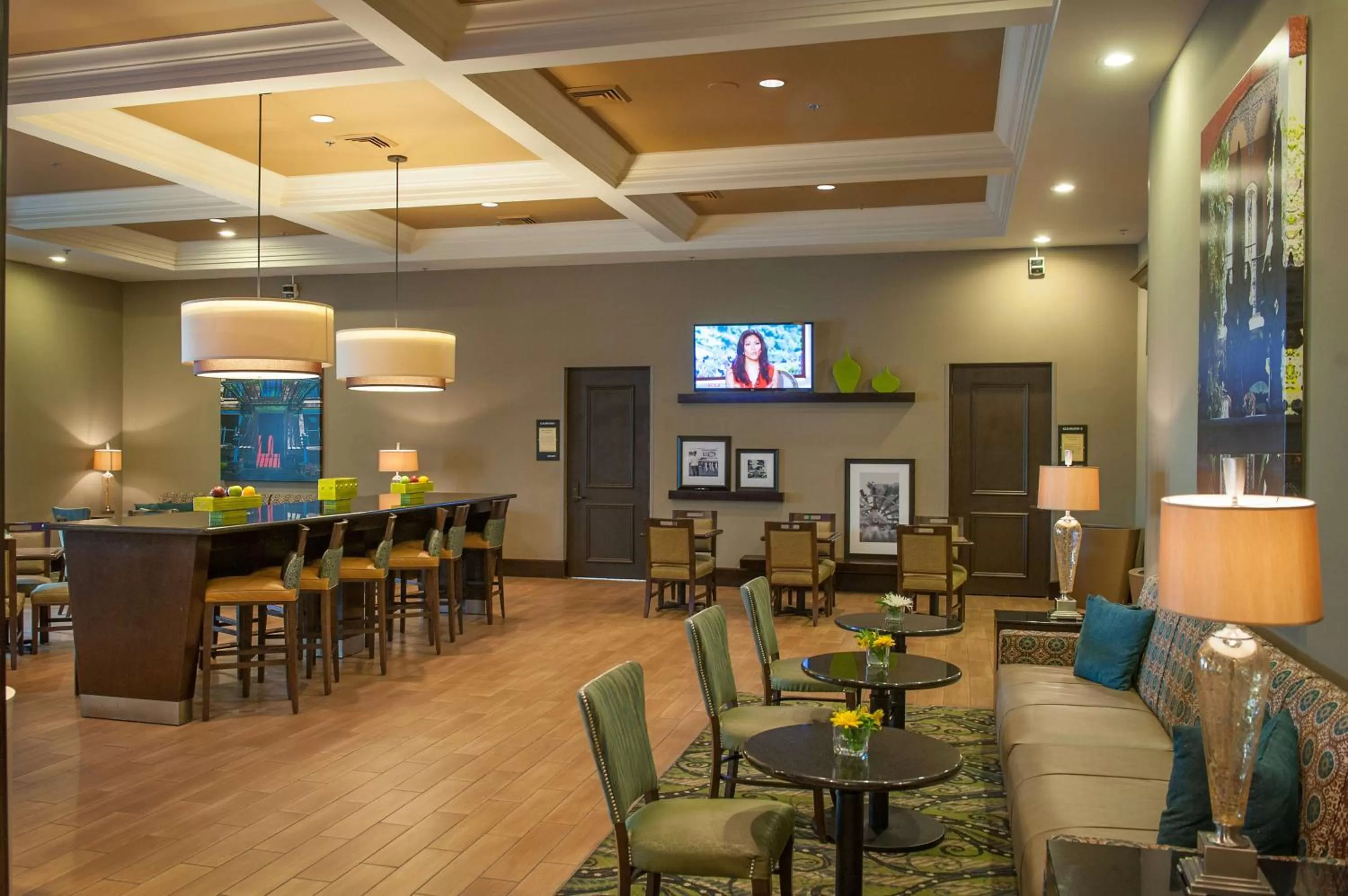 Dining area in Hampton Inn & Suites New Orleans/Elmwood