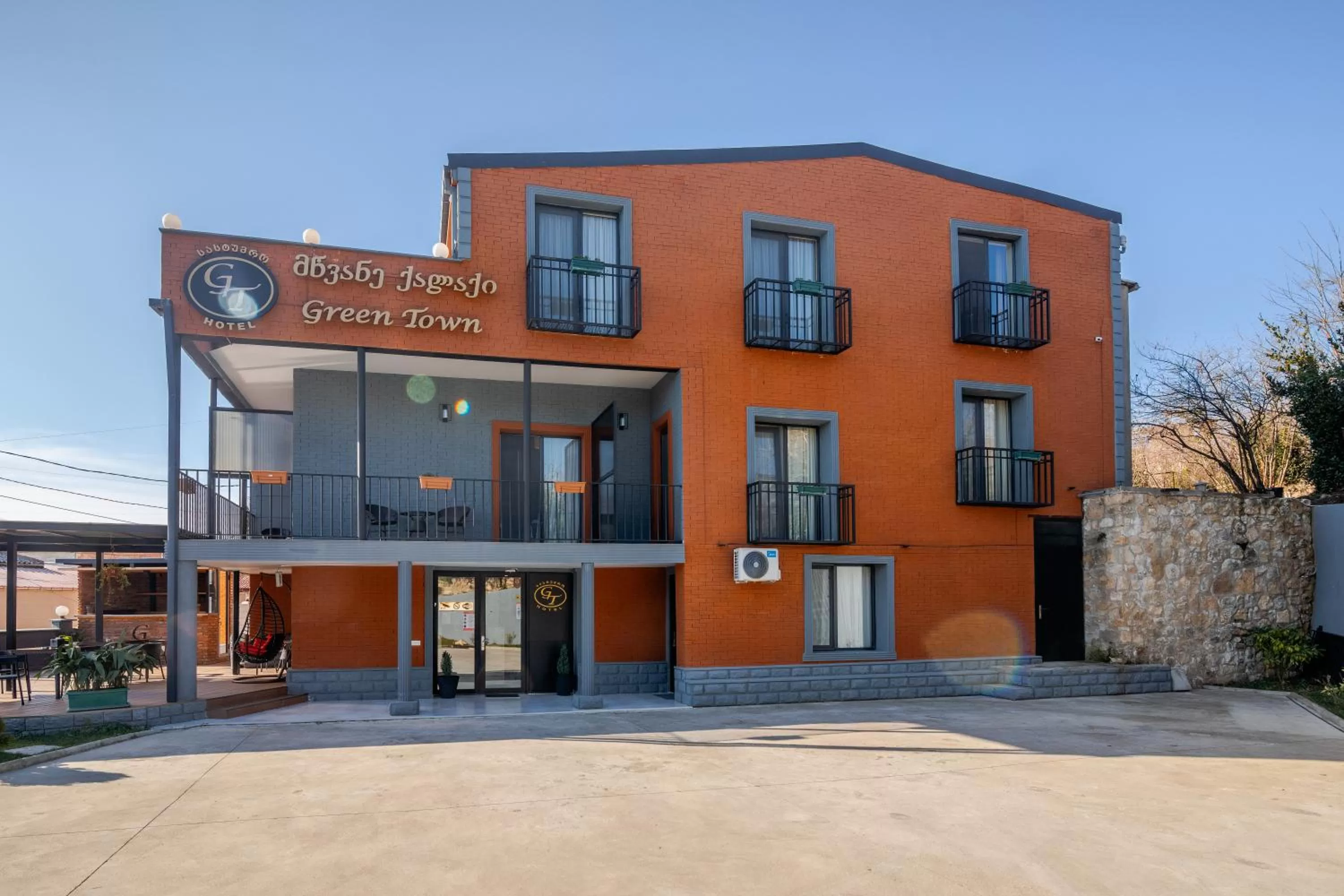 Property building in Hotel Green Town