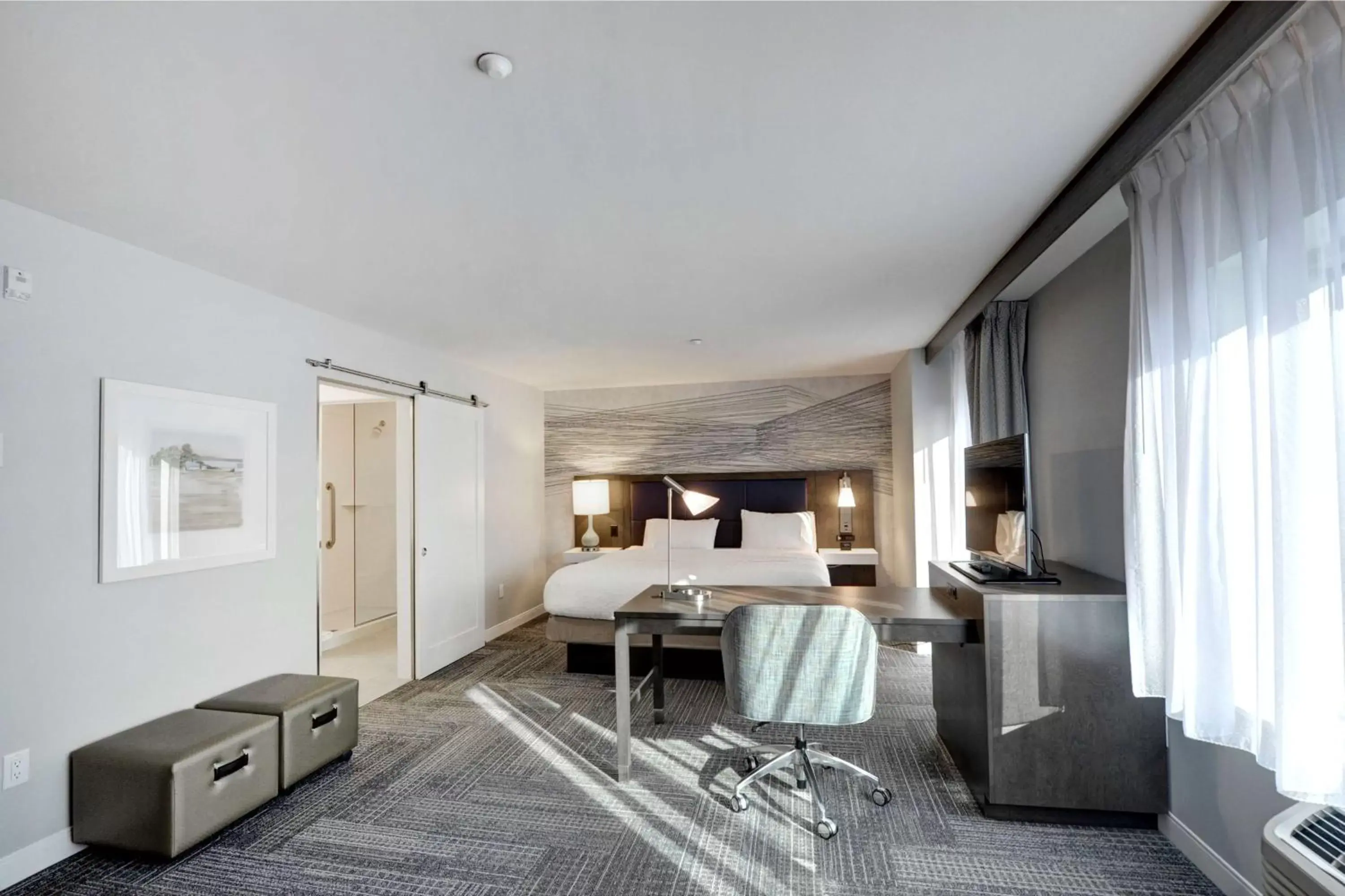 Bedroom, Dining Area in Hampton Inn & Suites By Hilton Quebec City /Saint-Romuald