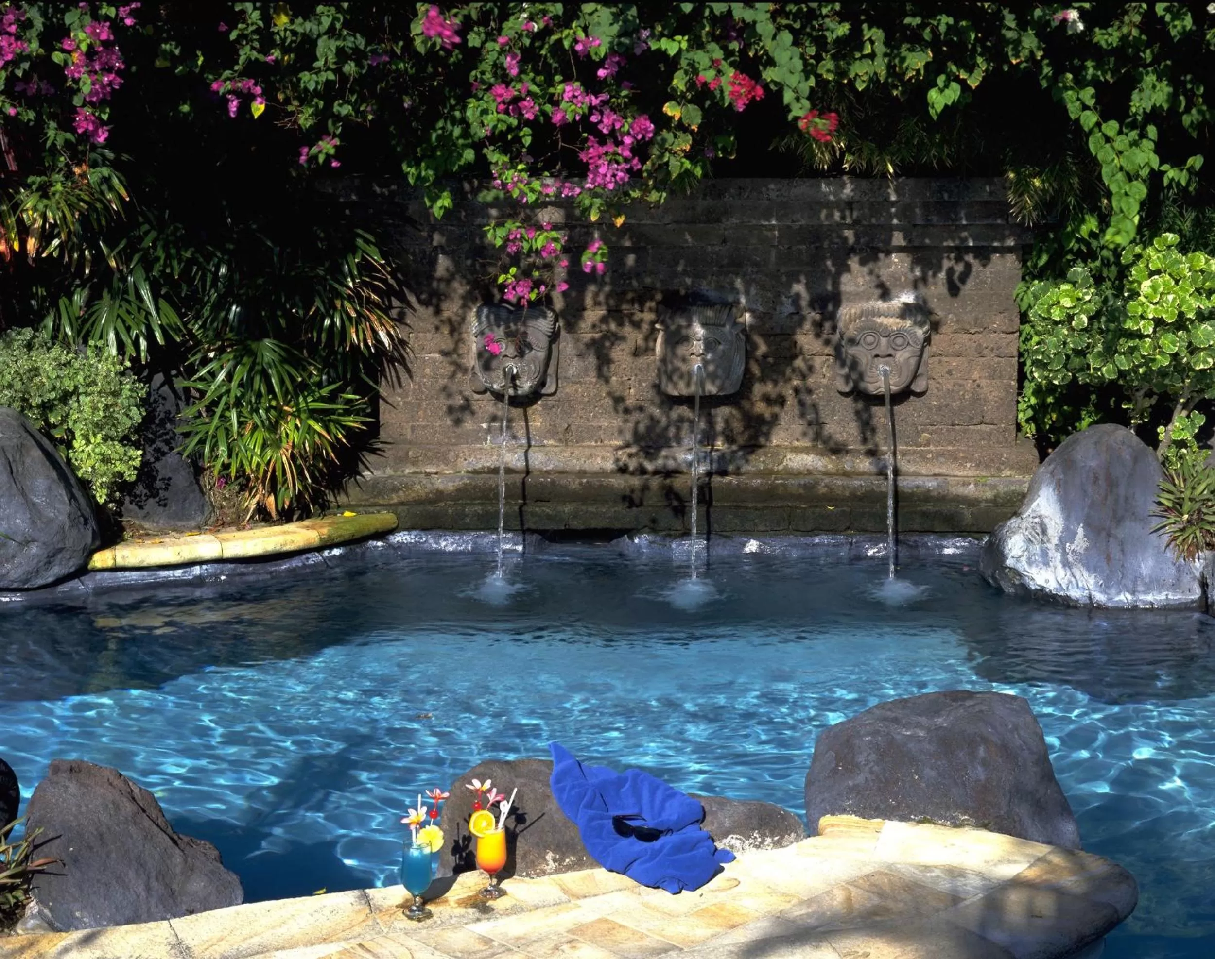 Swimming pool in Poppies Bali