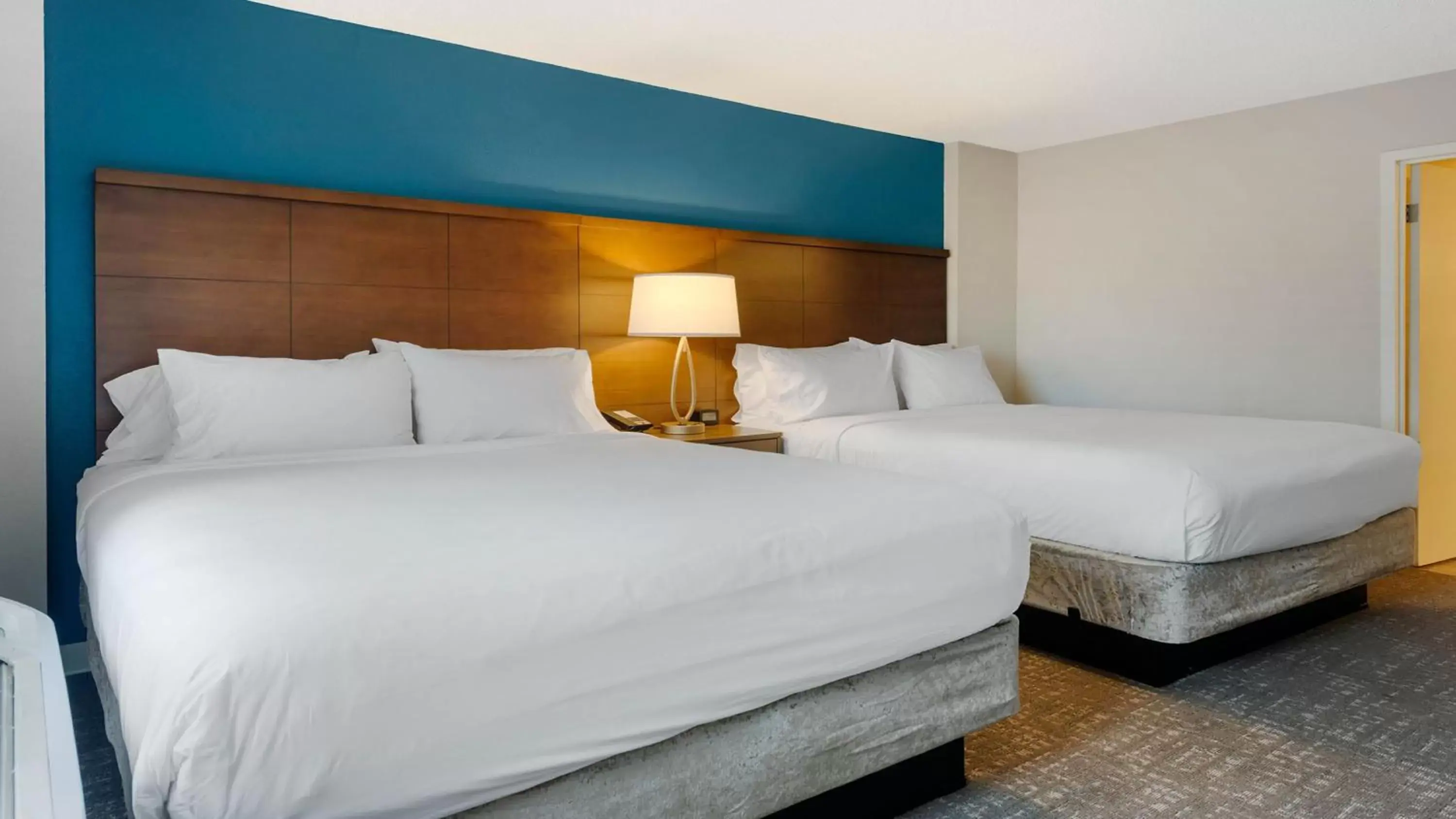 Bedroom, Bed in Staybridge Suites - Calgary Airport, an IHG Hotel