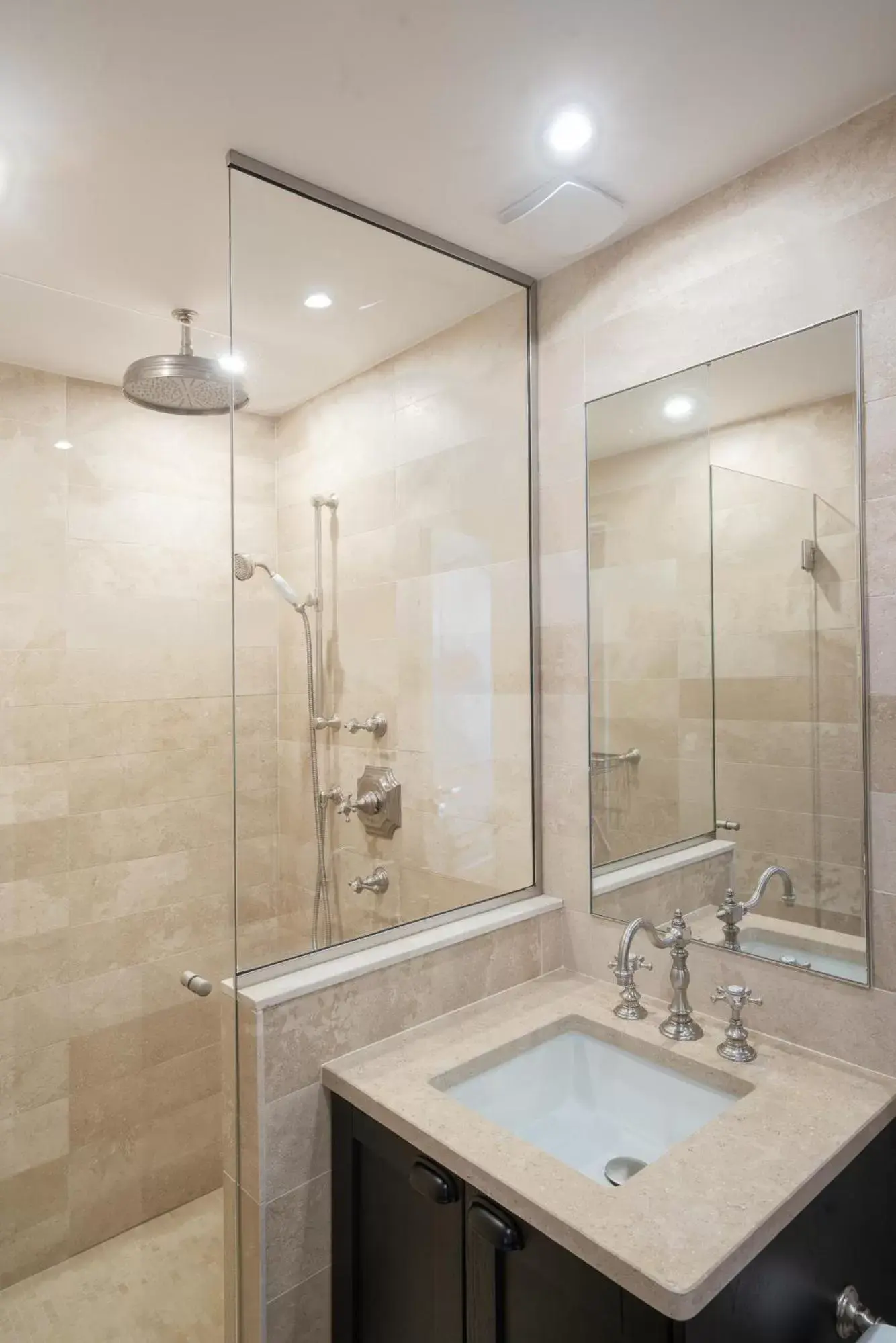 Shower, Bathroom in Hotel Saint-Louis en L'Isle