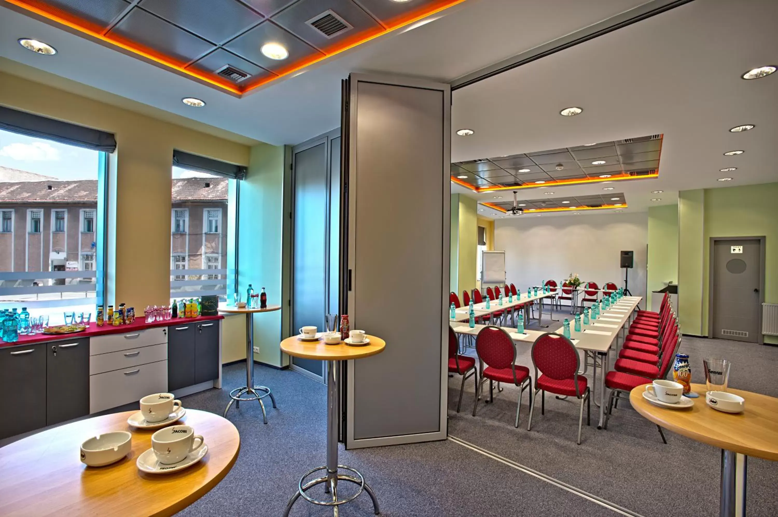 Business facilities, Restaurant/Places to Eat in Hotel Ambient