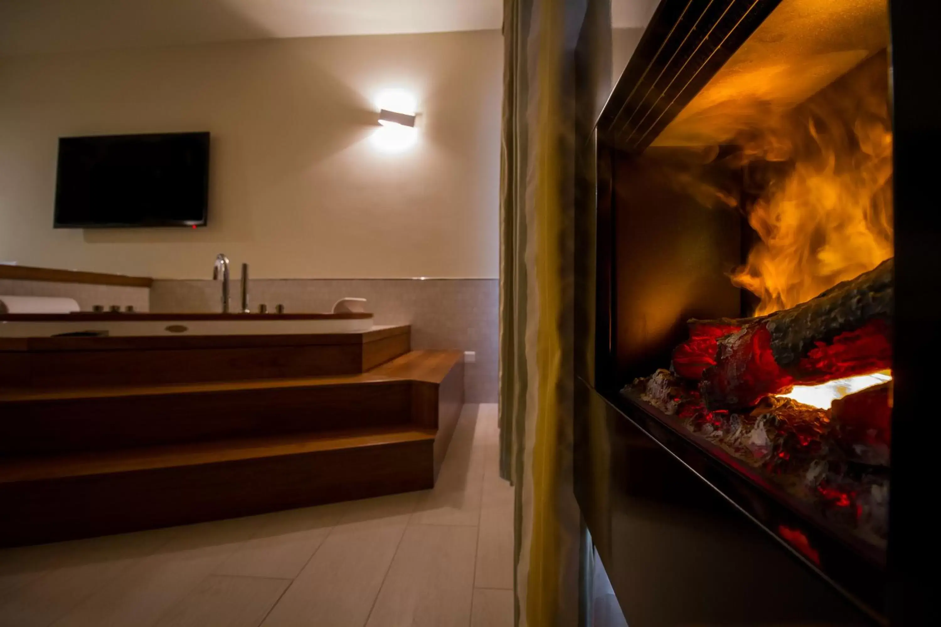 Bedroom, TV/Entertainment Center in Hotel Griso Collection