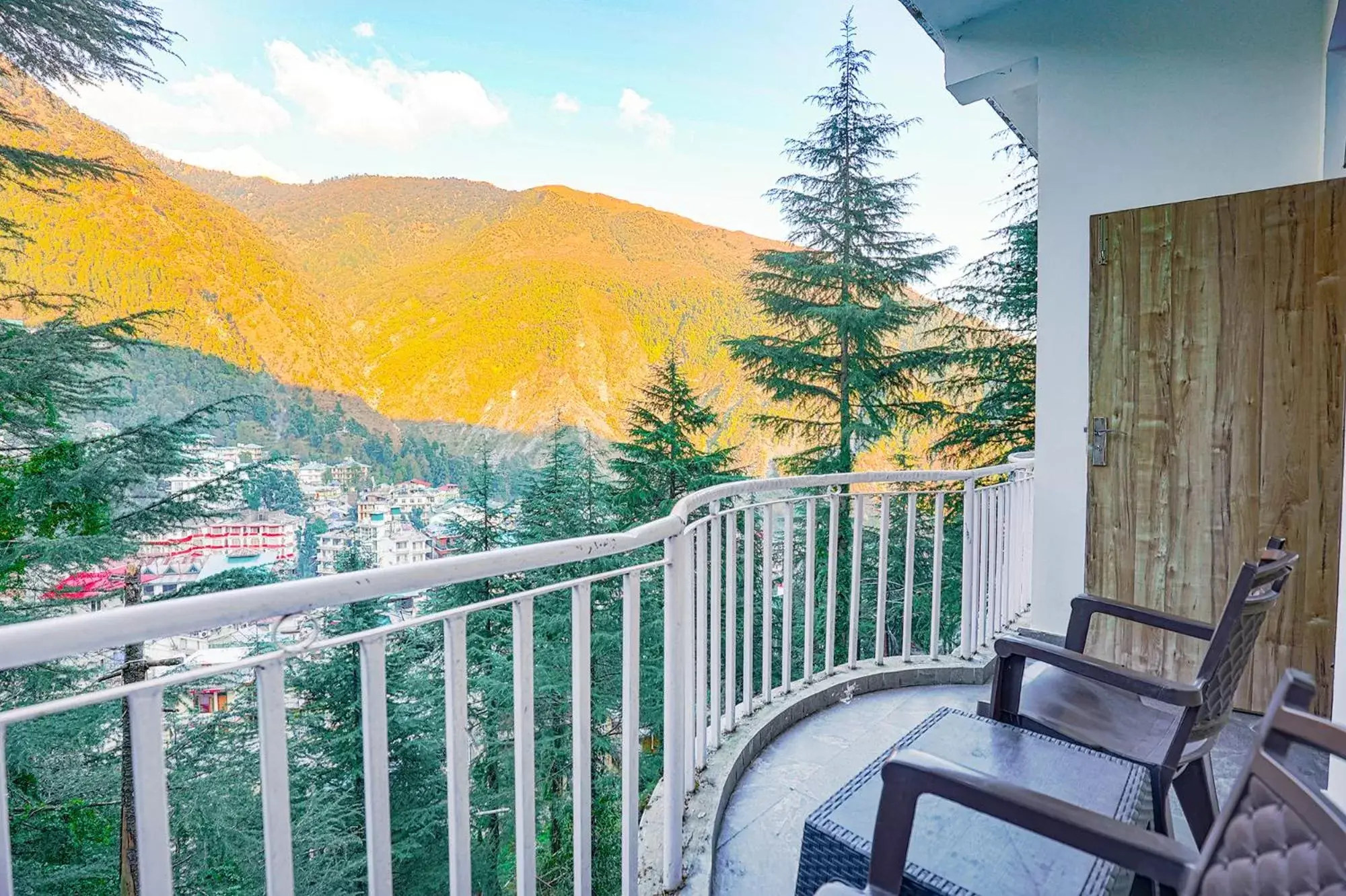 Balcony/Terrace, Mountain View in FabHotel Green Origins