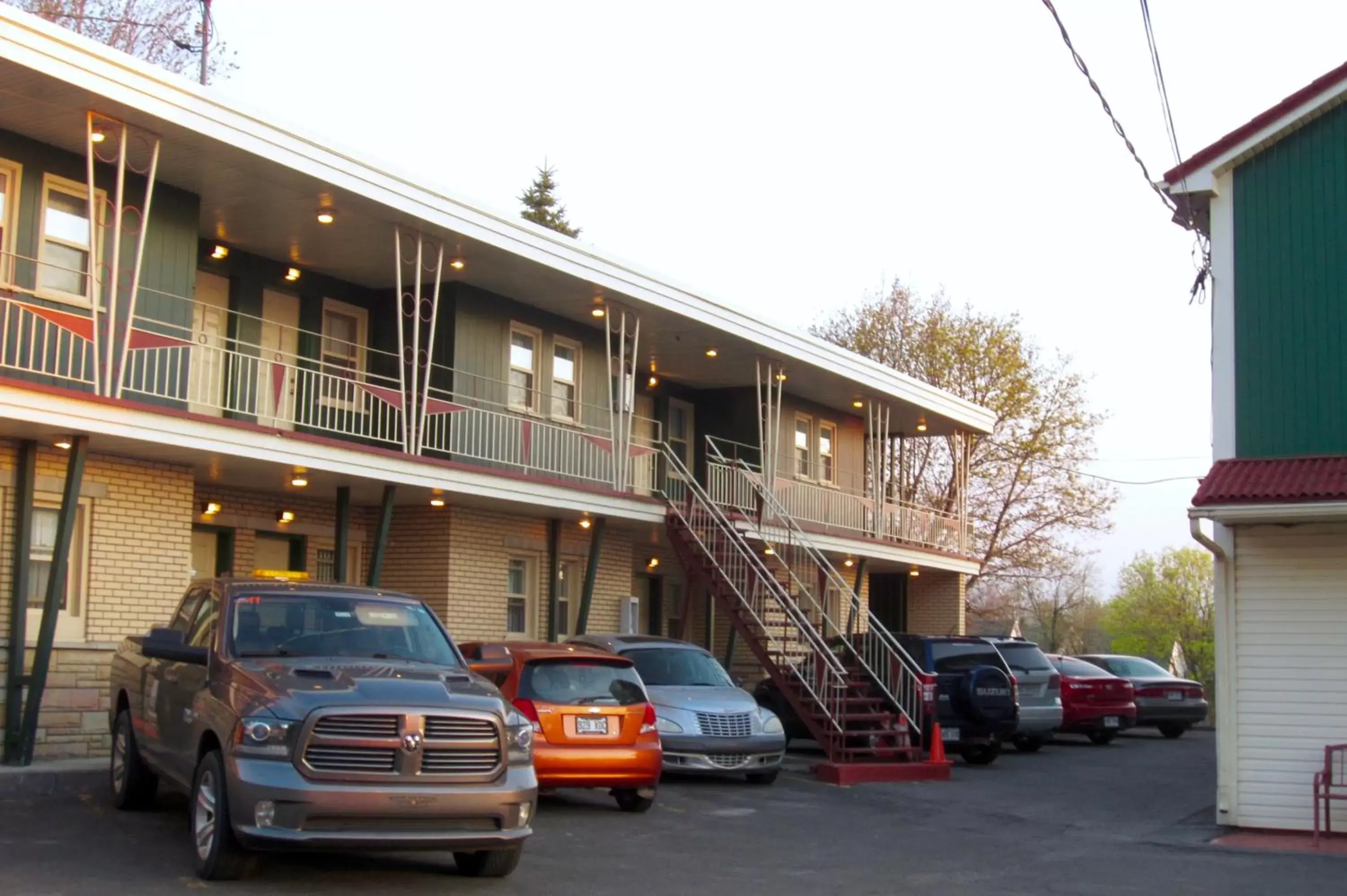 Property Building in Motel Saint-Hilaire