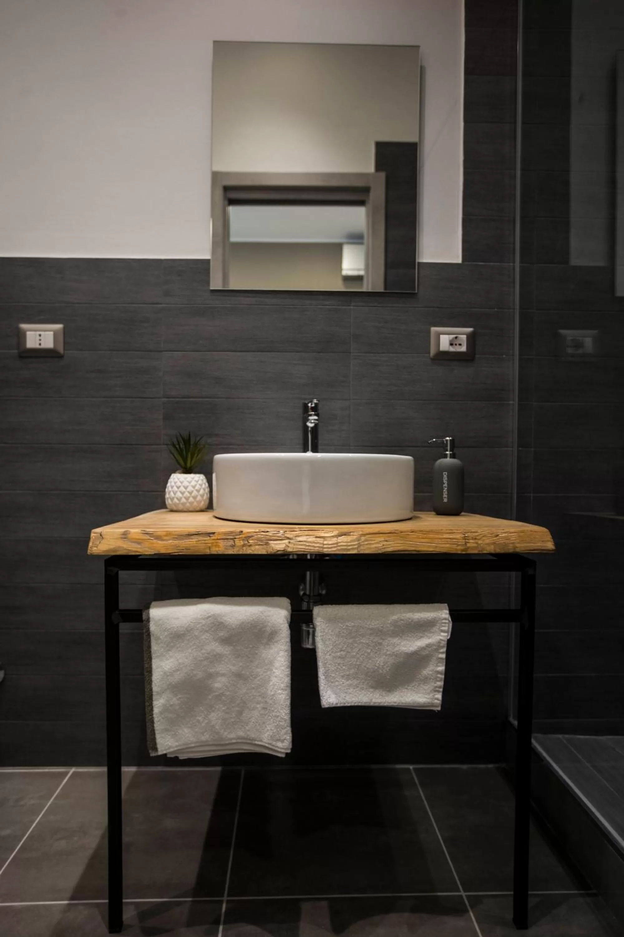 Bathroom in GB Central Station Napoli