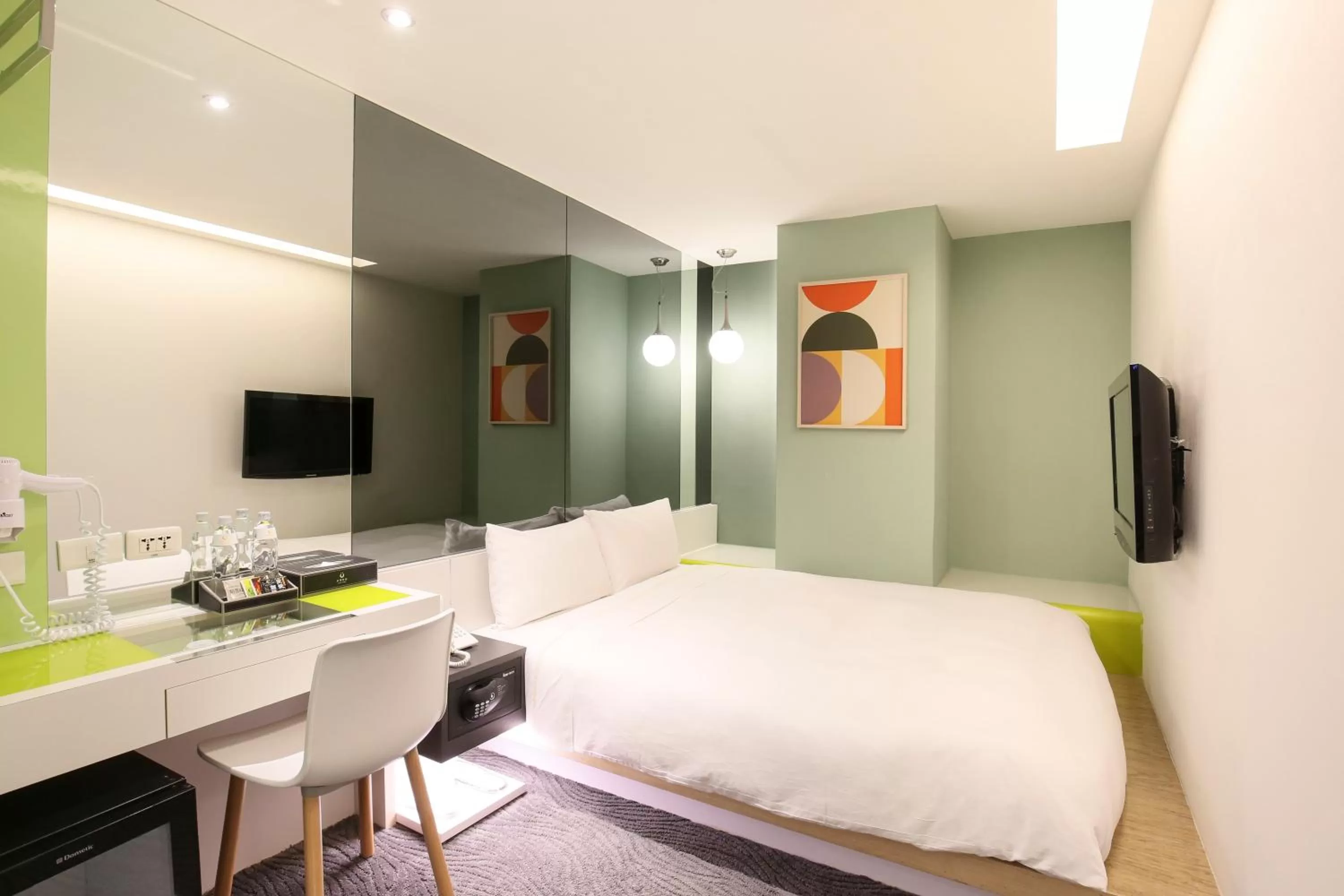 Photo of the whole room, Bed in CityInn Hotel Taipei Station Branch III