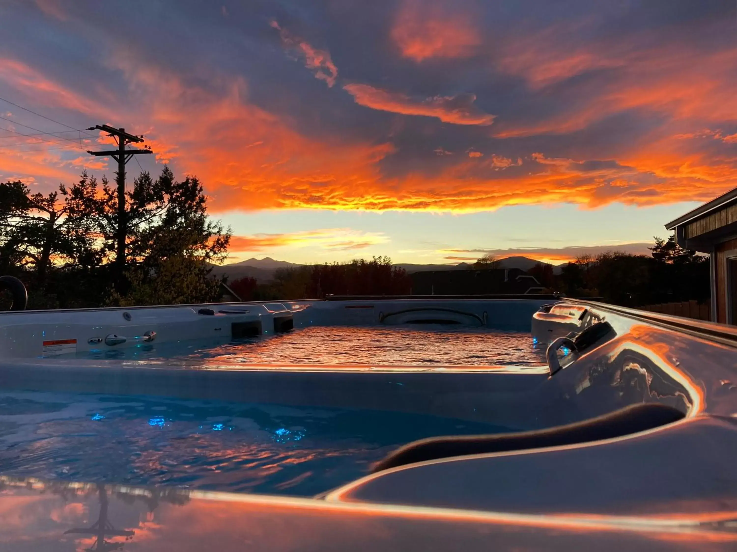 Hot Tub, Swimming Pool in The Oasis on Eisenhower