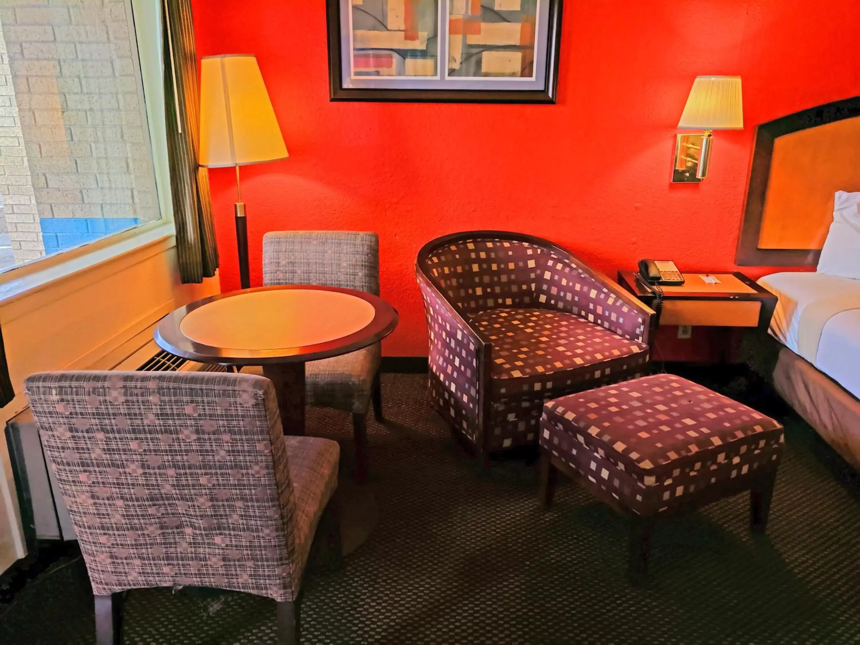 Seating Area in Travelodge by Wyndham Houston Hobby Airport
