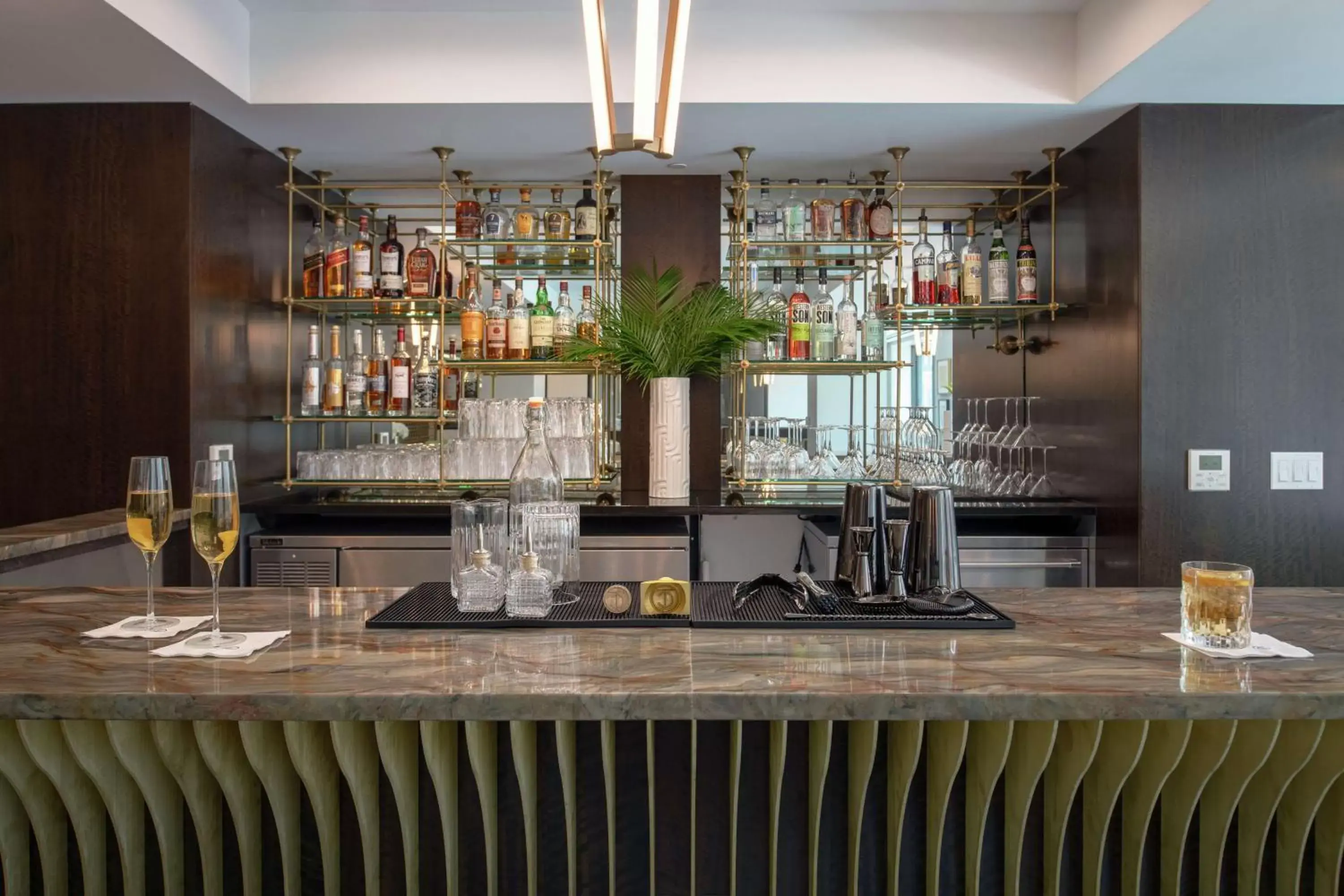 Lounge or bar in Tulsa Club Hotel Curio Collection By Hilton