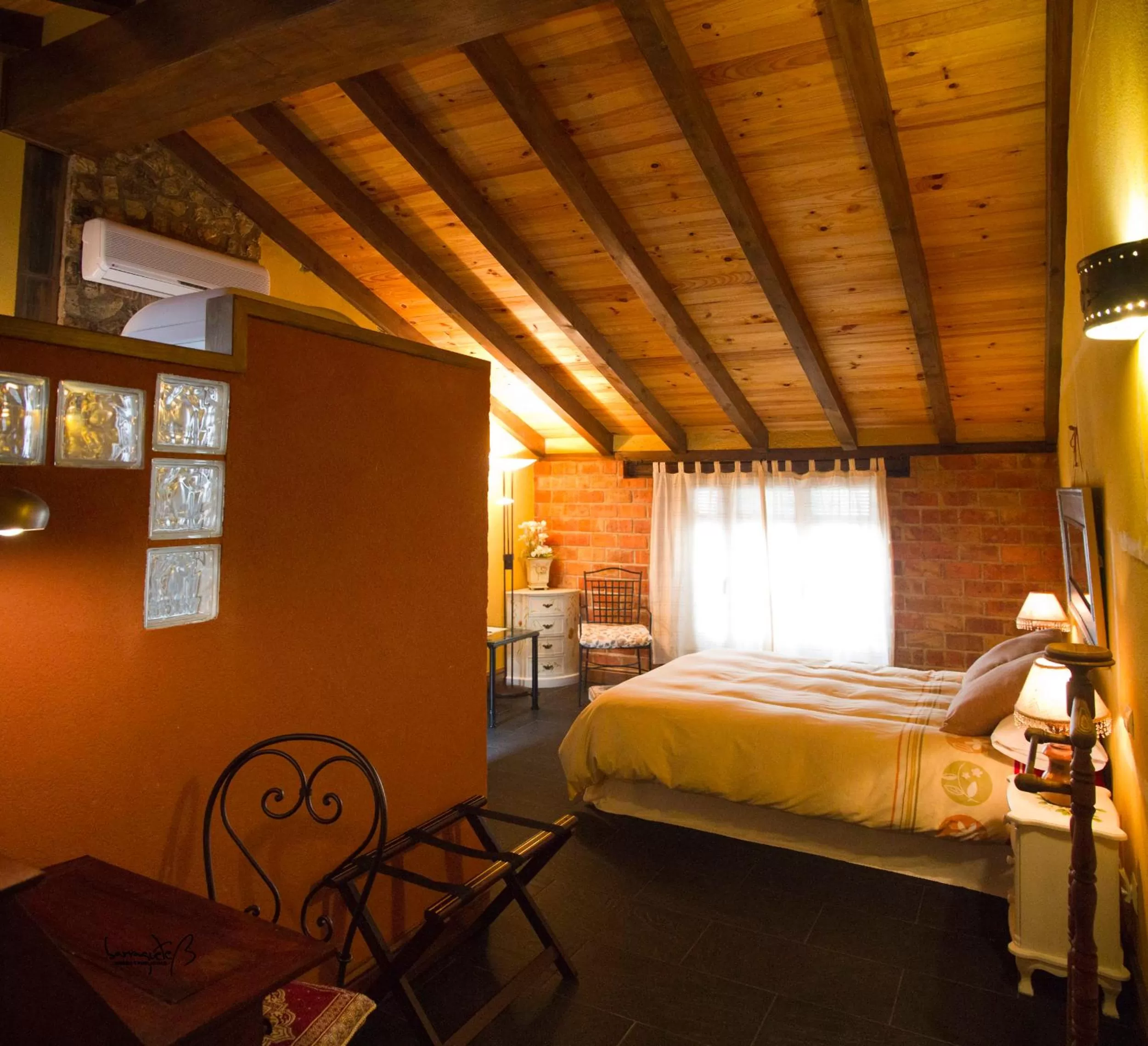 Photo of the whole room in La Casona del Abuelo Parra