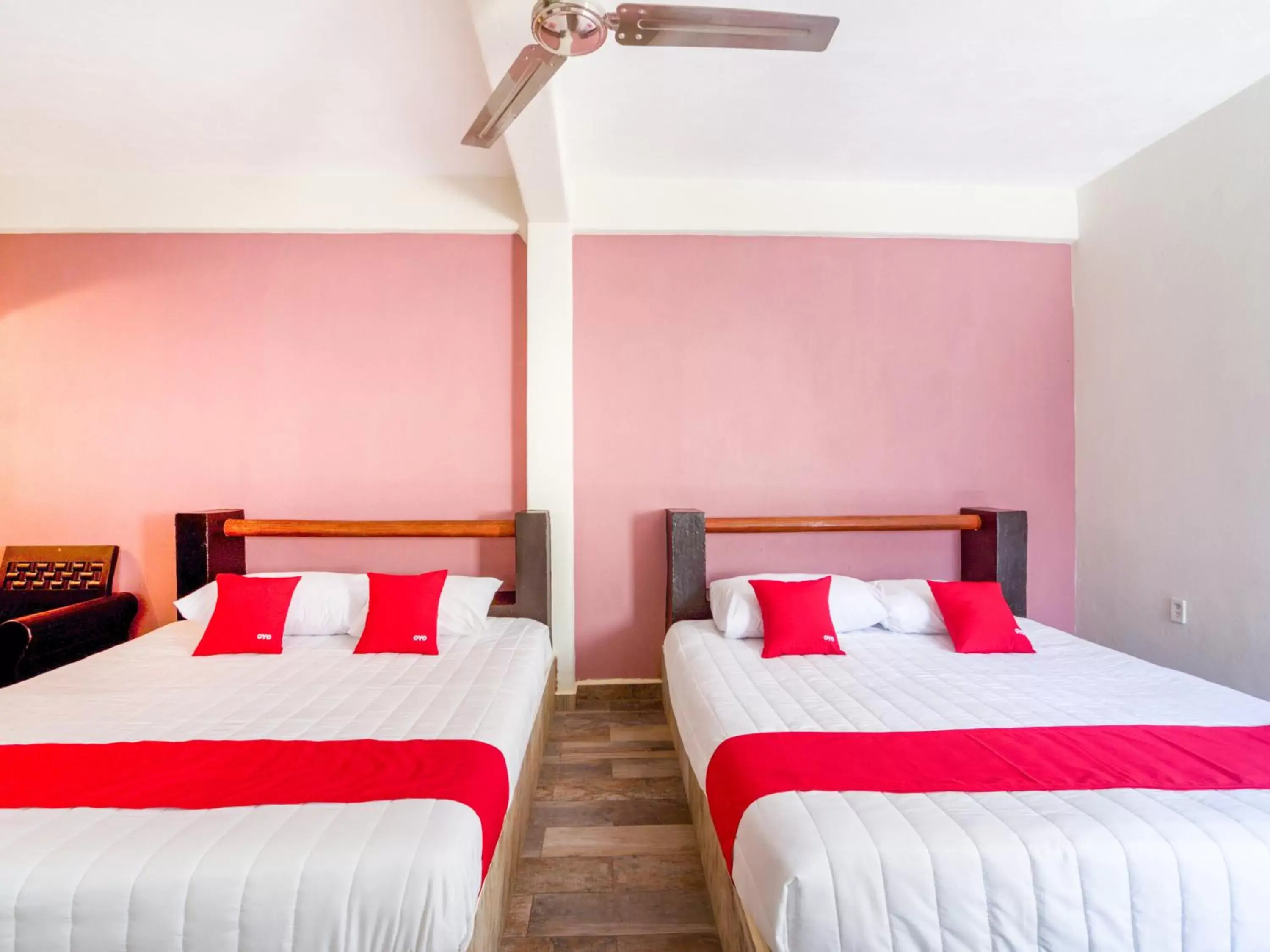 Photo of the whole room, Bed in OYO Hotel Posada Lys, Zihuatanejo