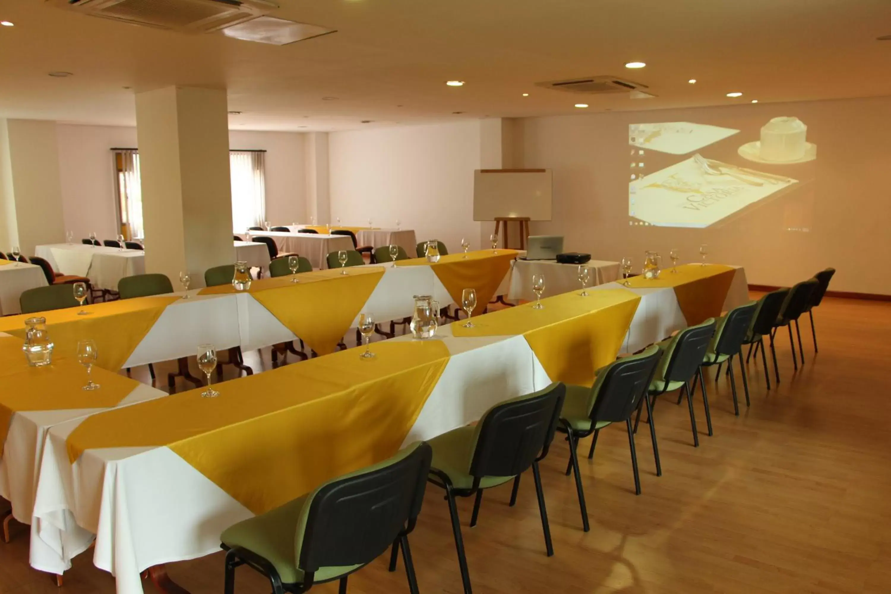 Banquet/Function facilities, Restaurant/Places to Eat in Hotel Casa Victoria