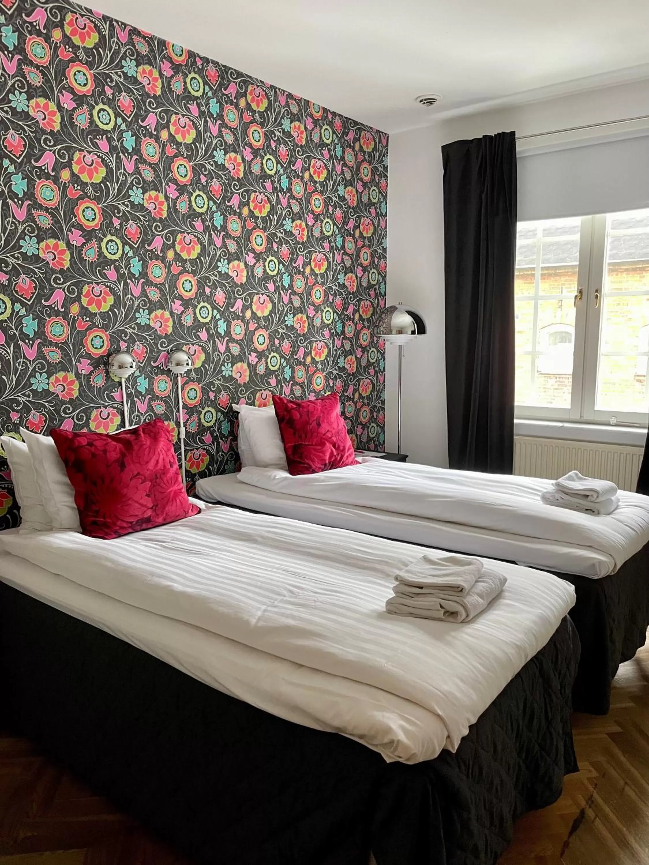 Property building, Bed in Hotell Dannegården