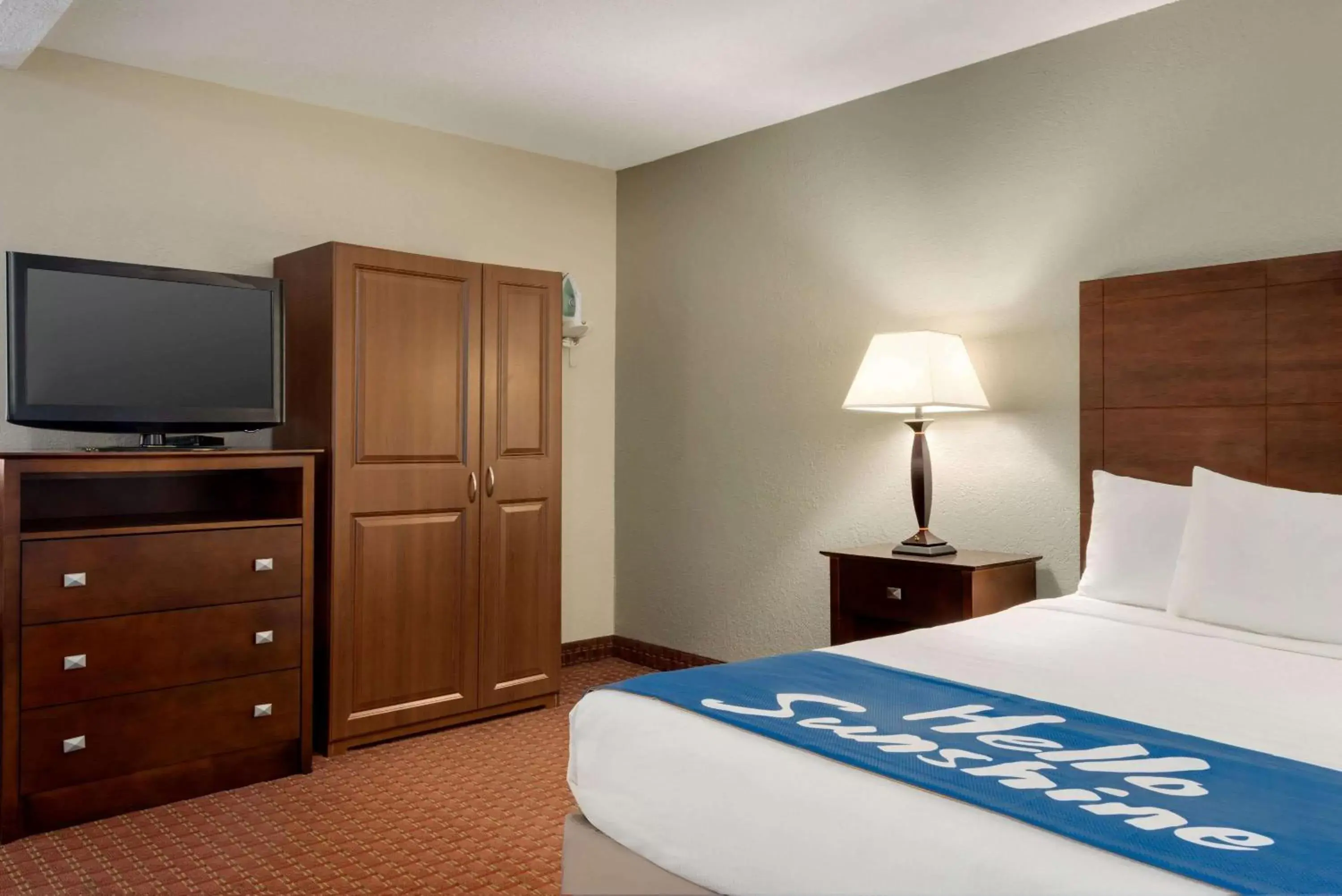 Photo of the whole room, Bed in Days Inn by Wyndham Whitmore Lake
