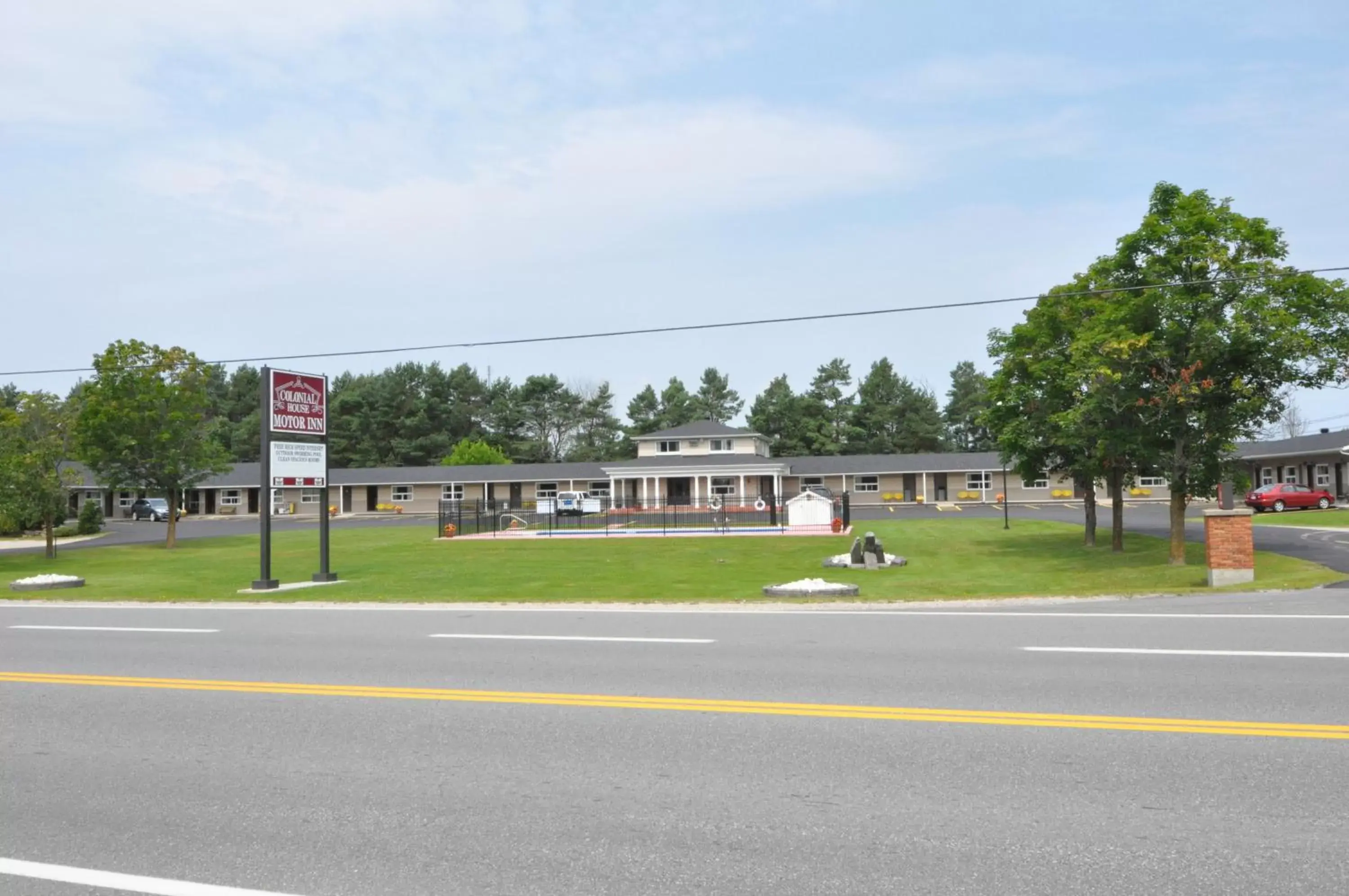 Facade/entrance, Other Activities in Colonial House Motor Inn