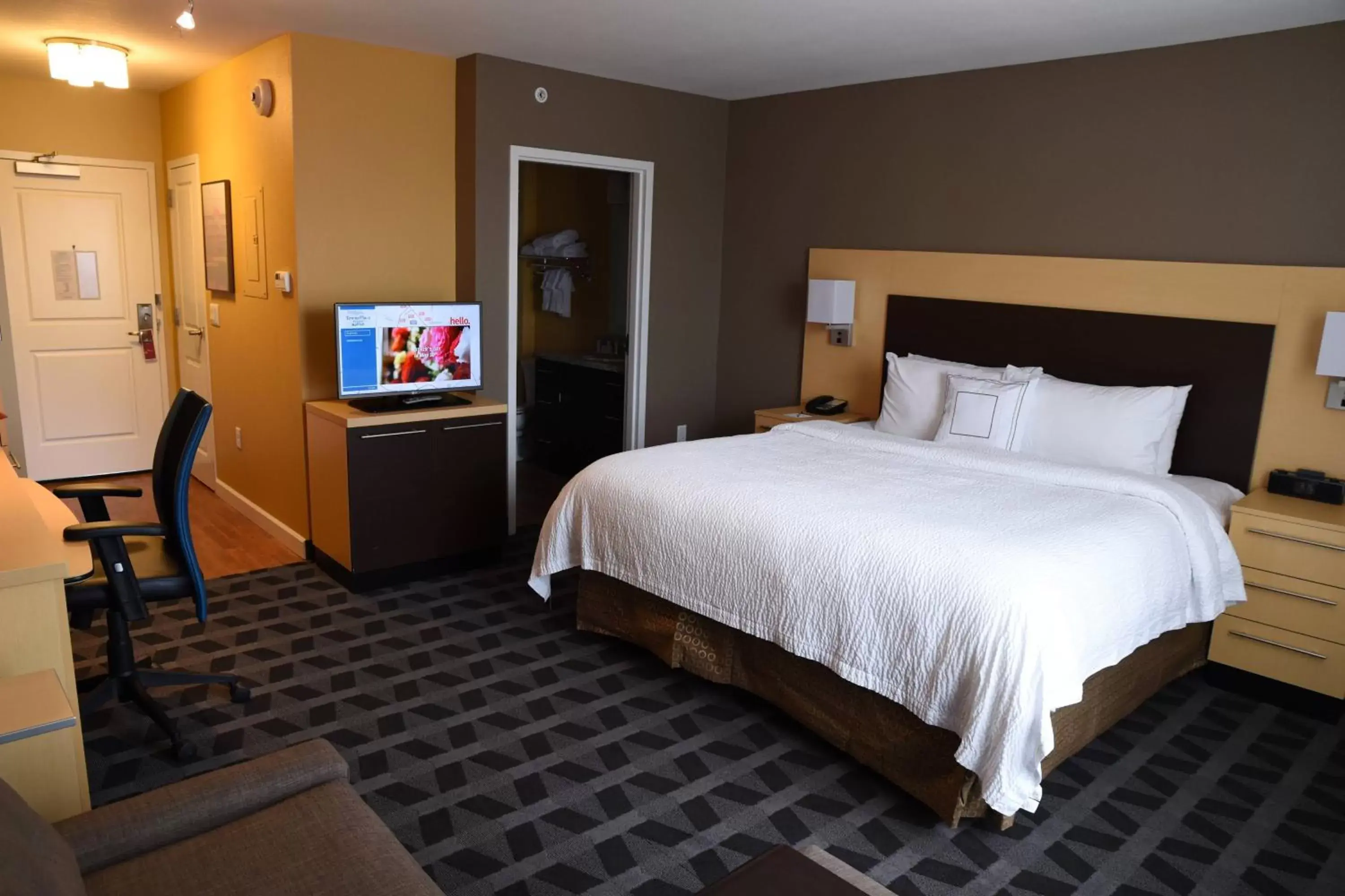 Photo of the whole room, Bed in TownePlace Suites by Marriott Lawrence Downtown