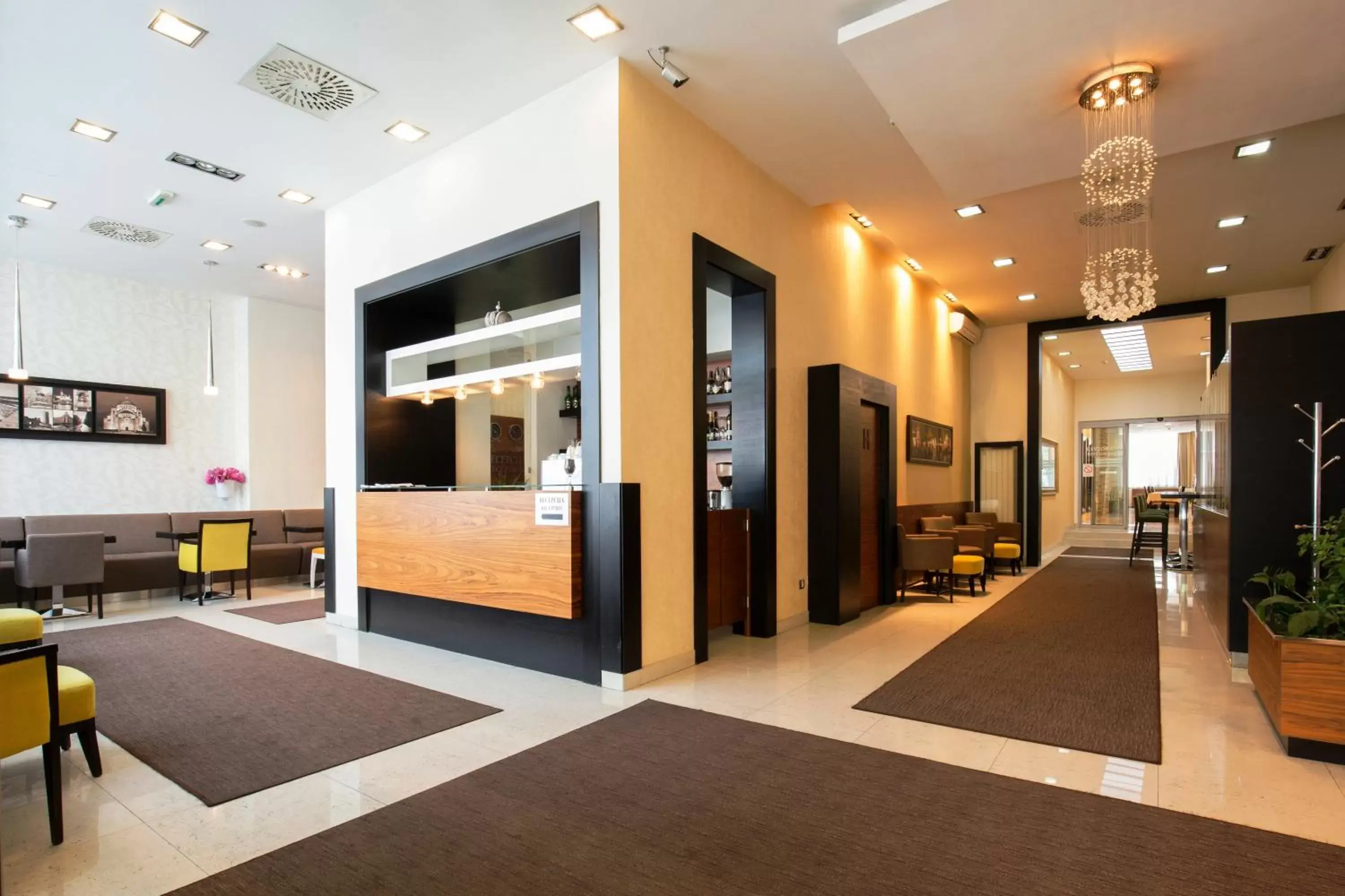 Lounge or bar, Lobby/Reception in Garni Hotel Nevski