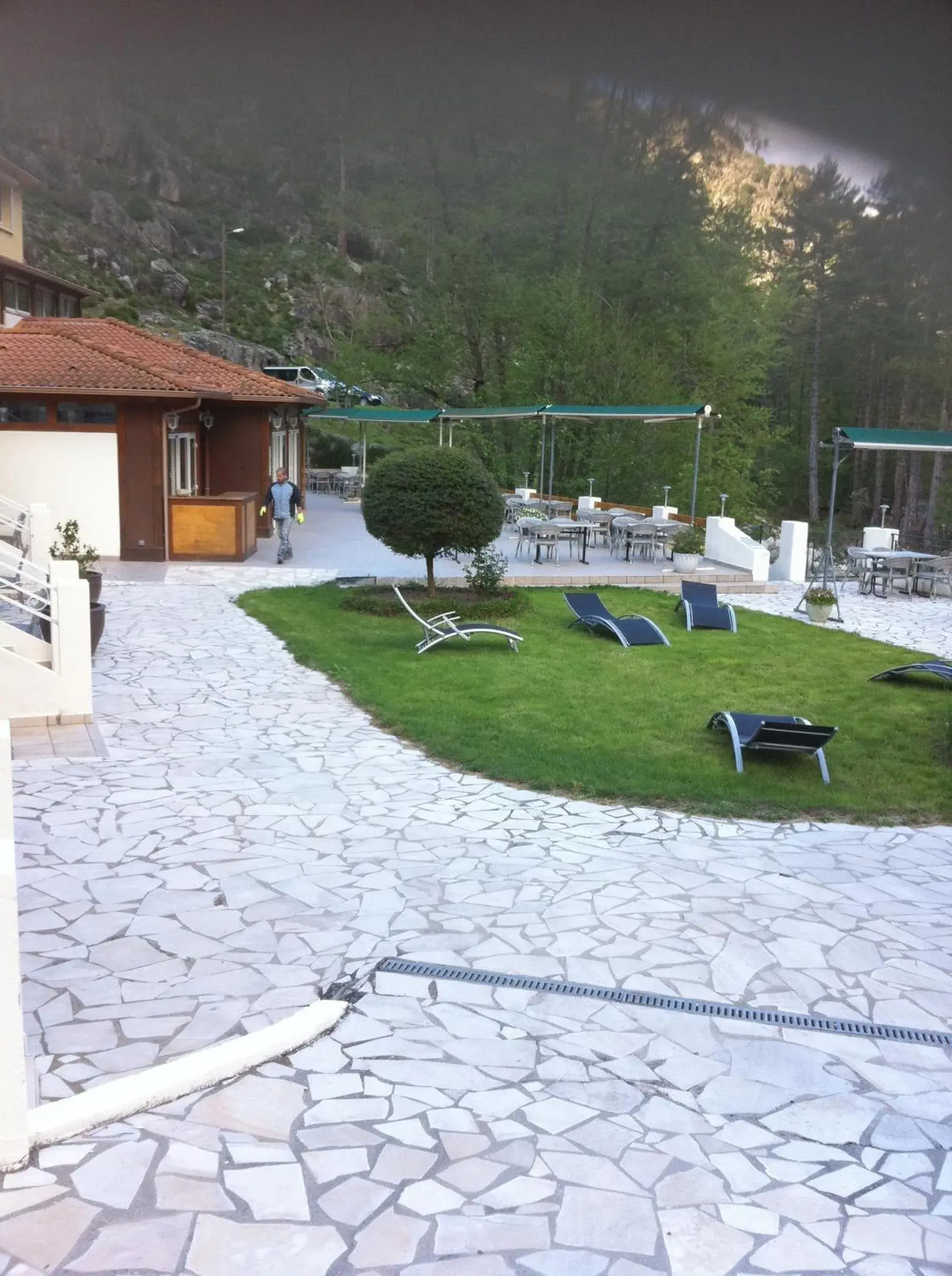 Patio in Hotel Arena restaurant le Refuge