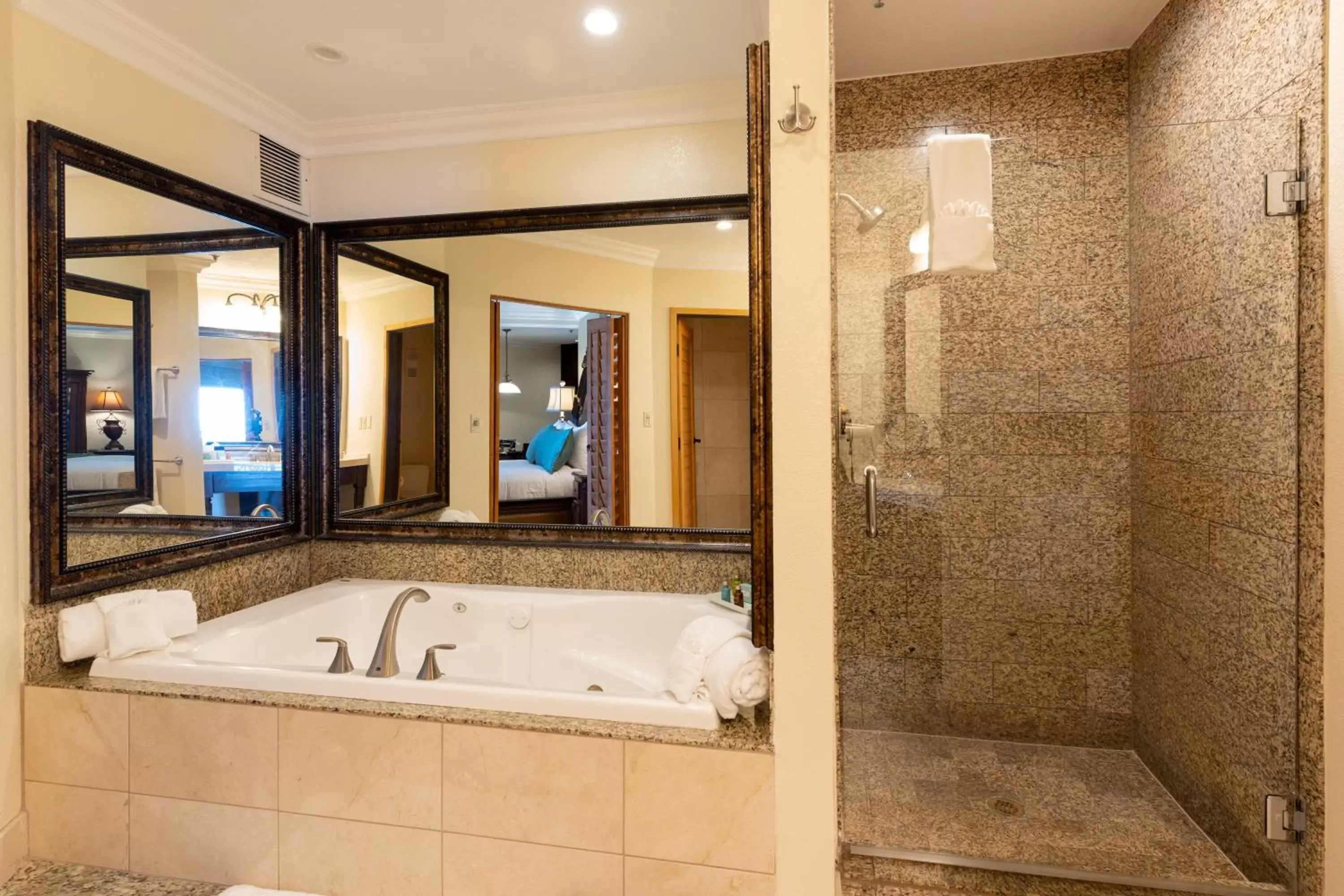 Bathroom in Pacific Terrace Hotel