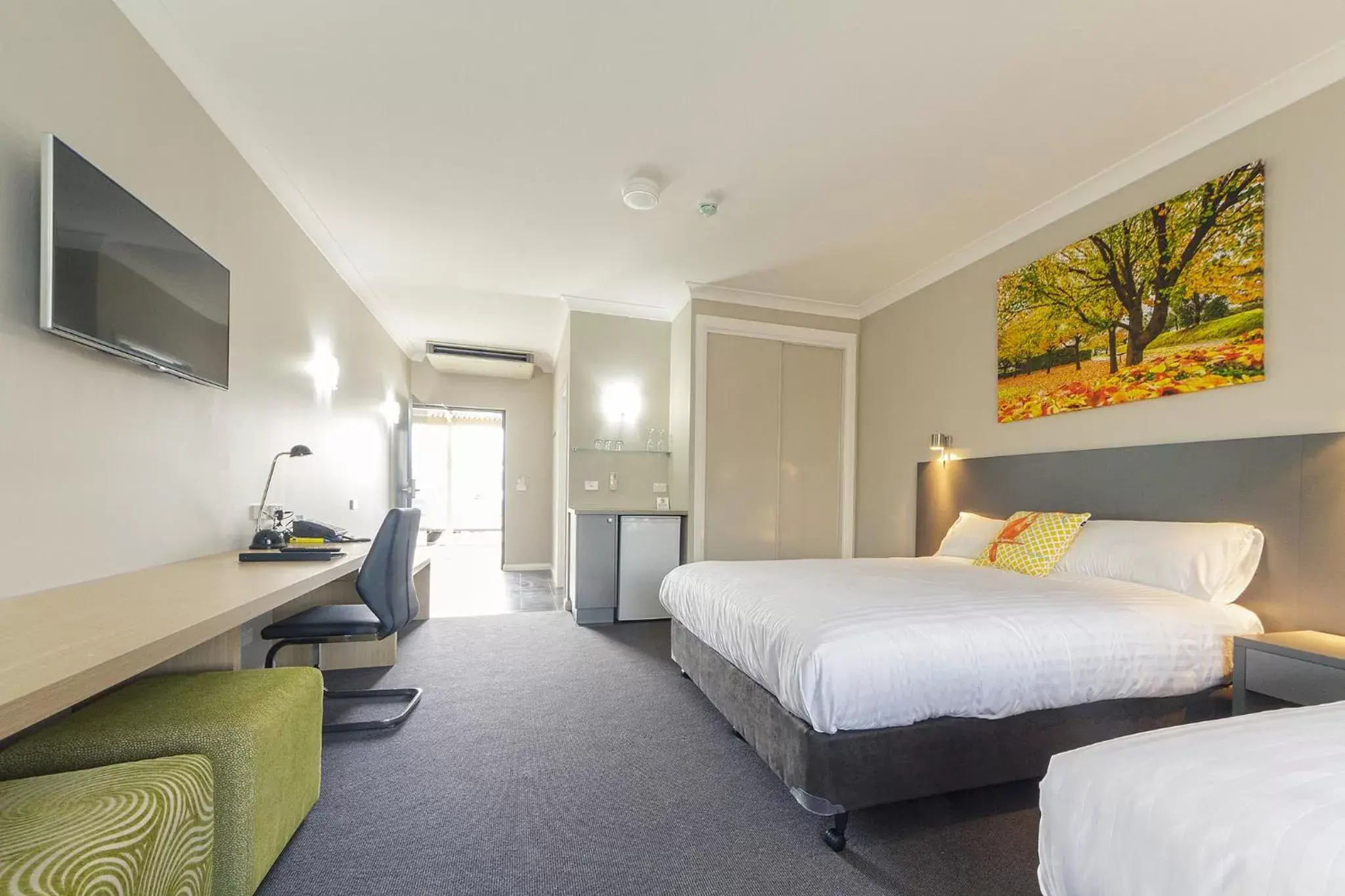 Queen Room with Single Bed in Club Cowra Motel Queen Room with Single Bed in Club Cowra Motel