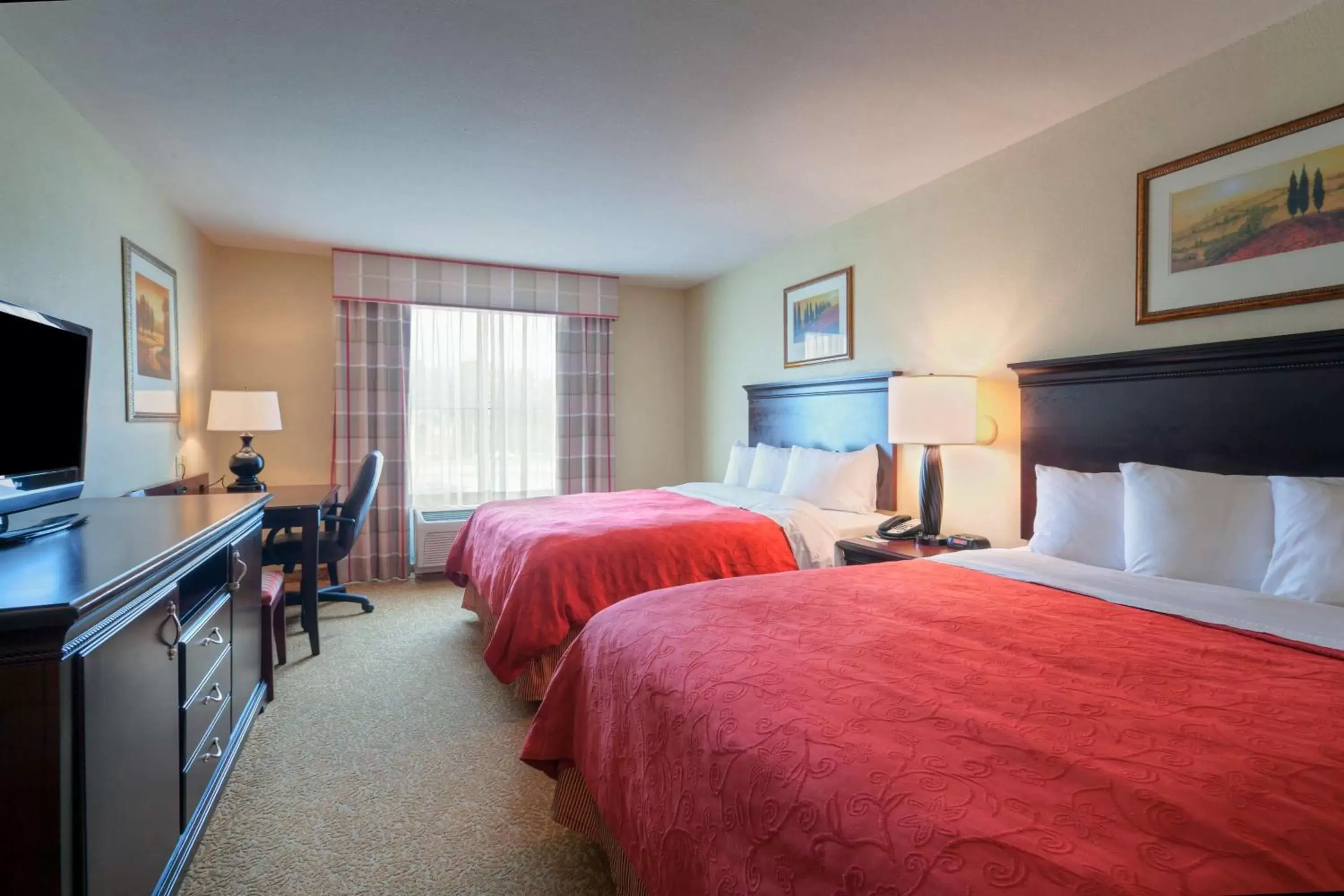 Photo of the whole room, Bed in Country Inn & Suites by Radisson, Petersburg, VA
