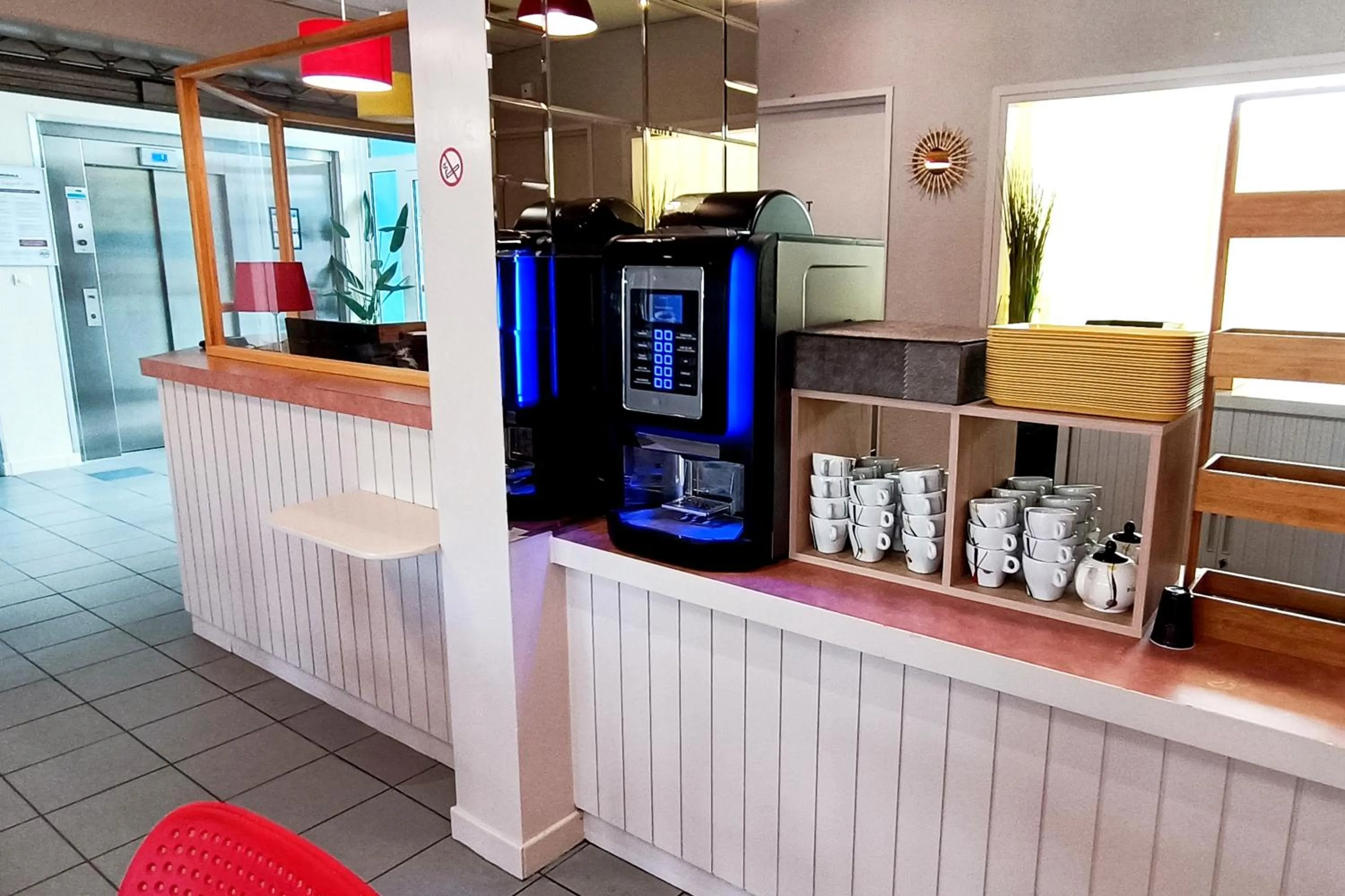 Coffee/tea facilities in The Originals Access, Hôtel les Iris, Berck-sur-Mer