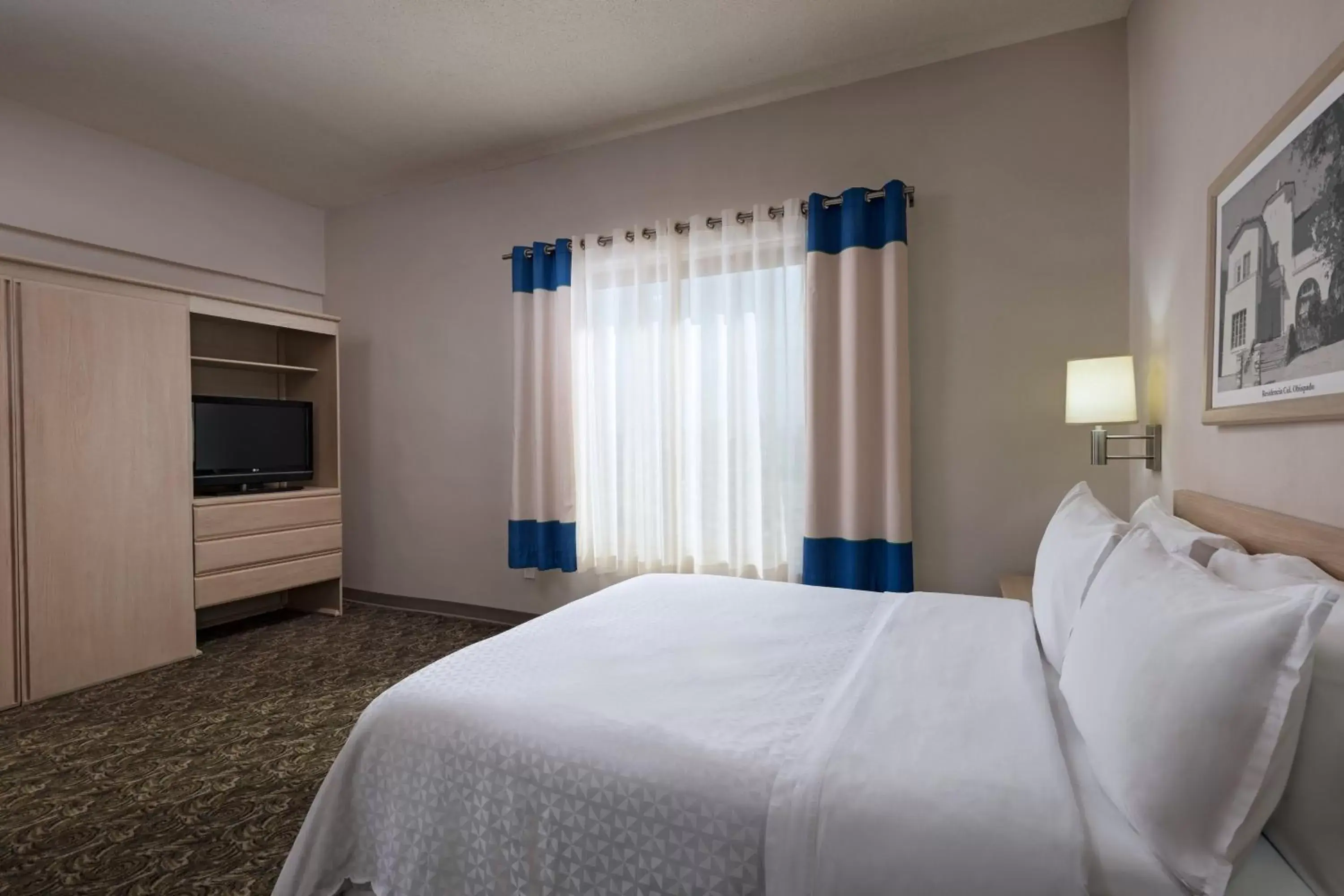 Bedroom, Bed in Four Points by Sheraton Galerias Monterrey