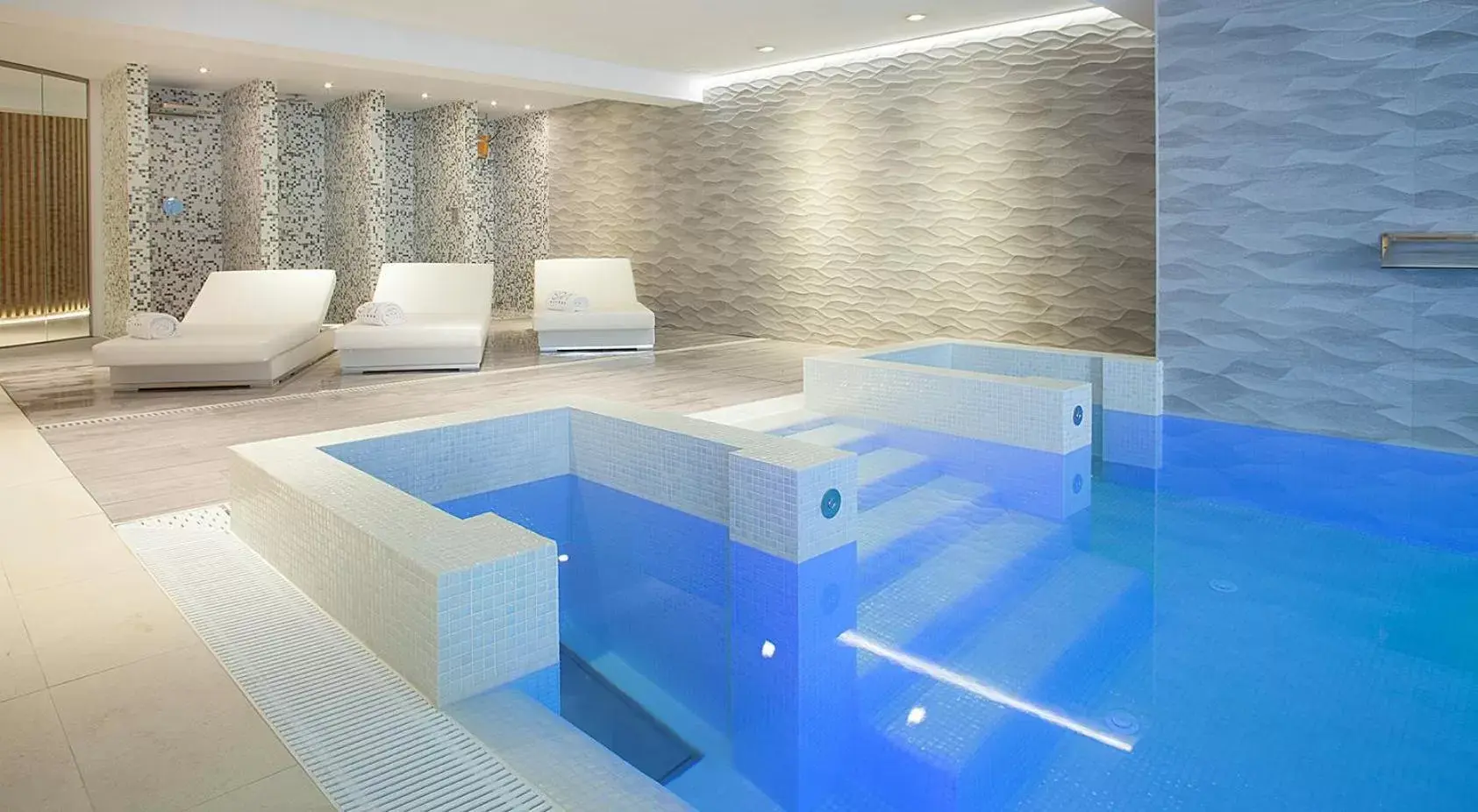 Winter, Swimming Pool in RH Bayren Hotel & Spa 4* Sup
