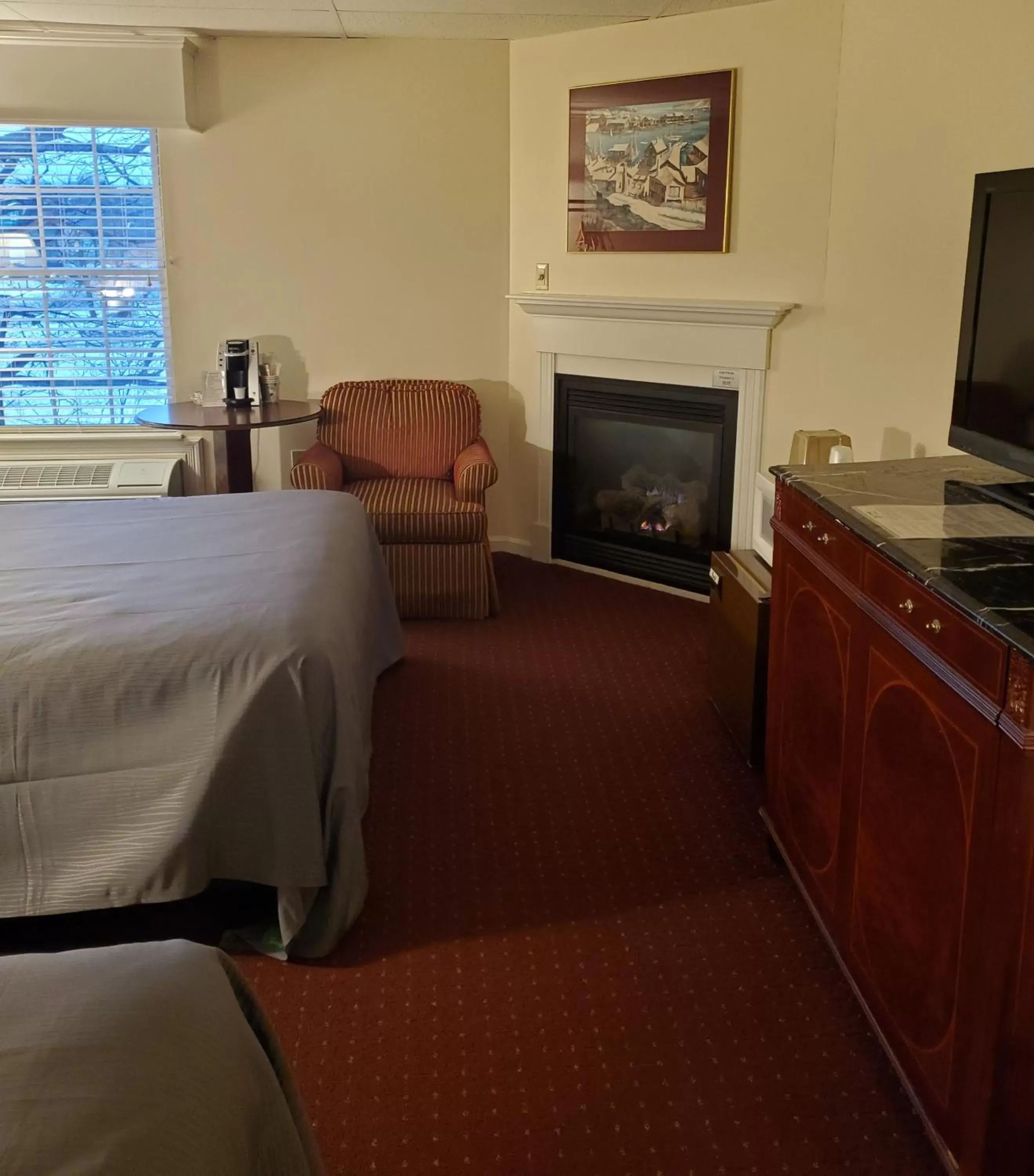 Bed in Fireside Inn and Suites Bangor
