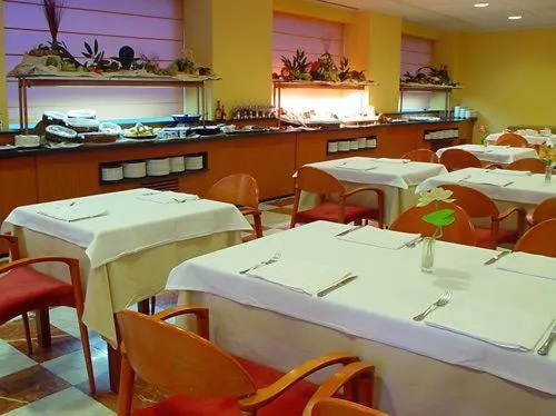 Restaurant/places to eat in Zenit Diplomatic