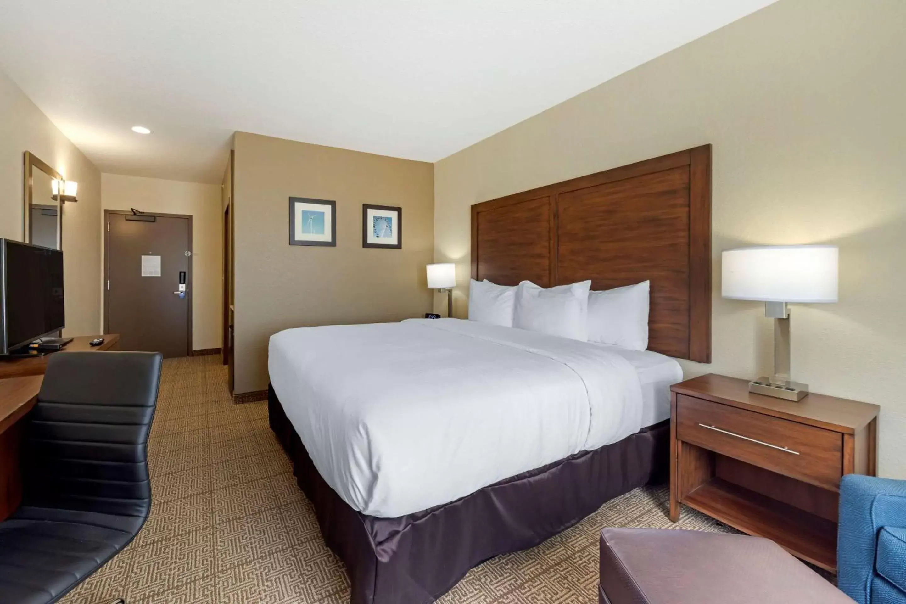 Photo of the whole room, Bed in Comfort Inn & Suites Harrah