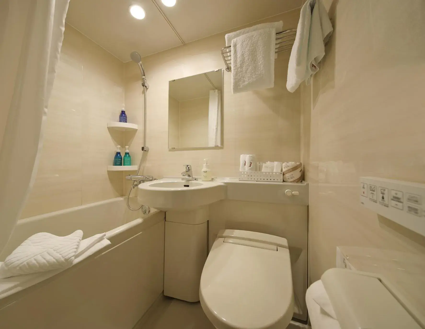 Toilet, Bathroom in Red Roof Inn Kamata / Haneda Tokyo