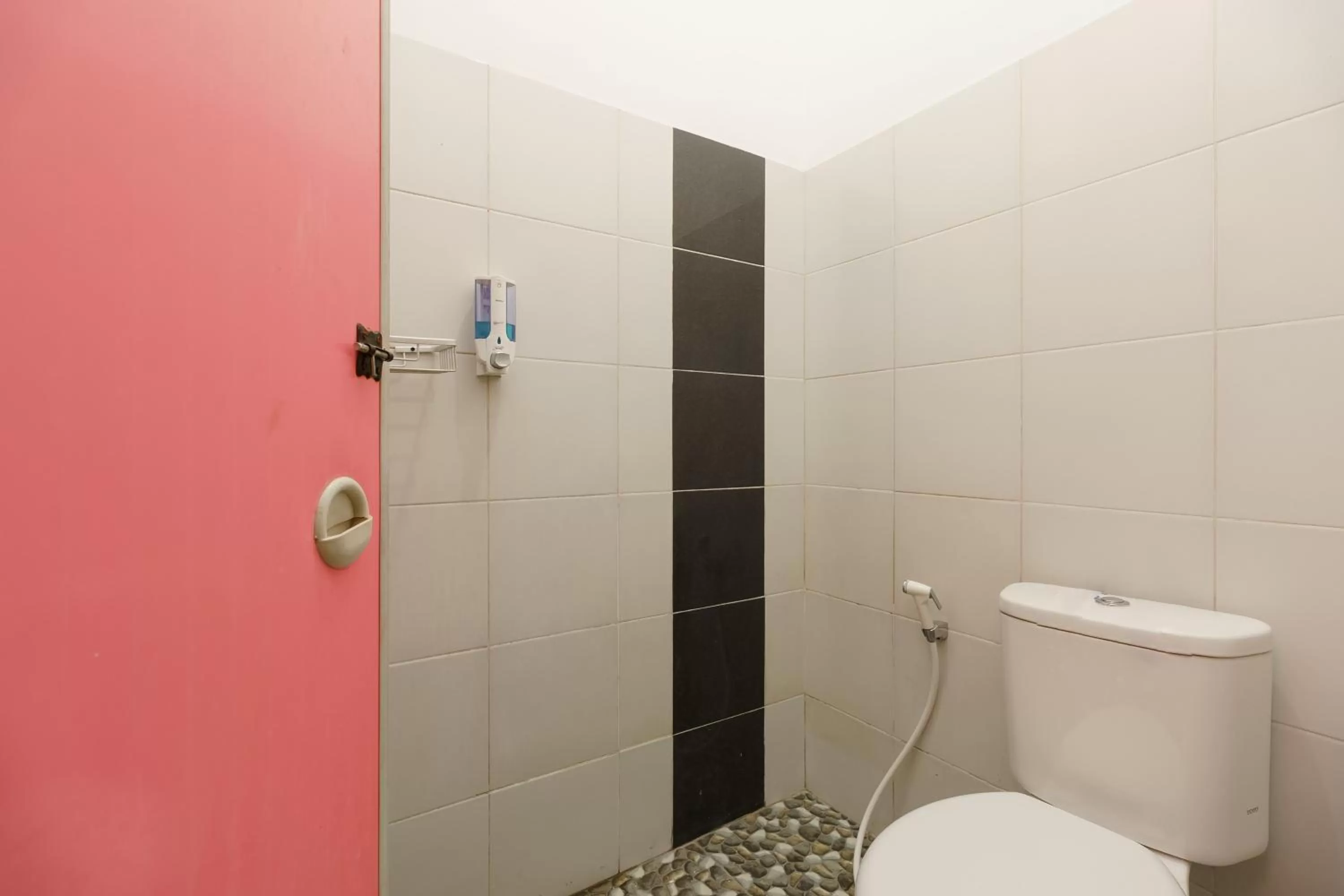 Bathroom in RedDoorz Syariah near Ciledug Station
