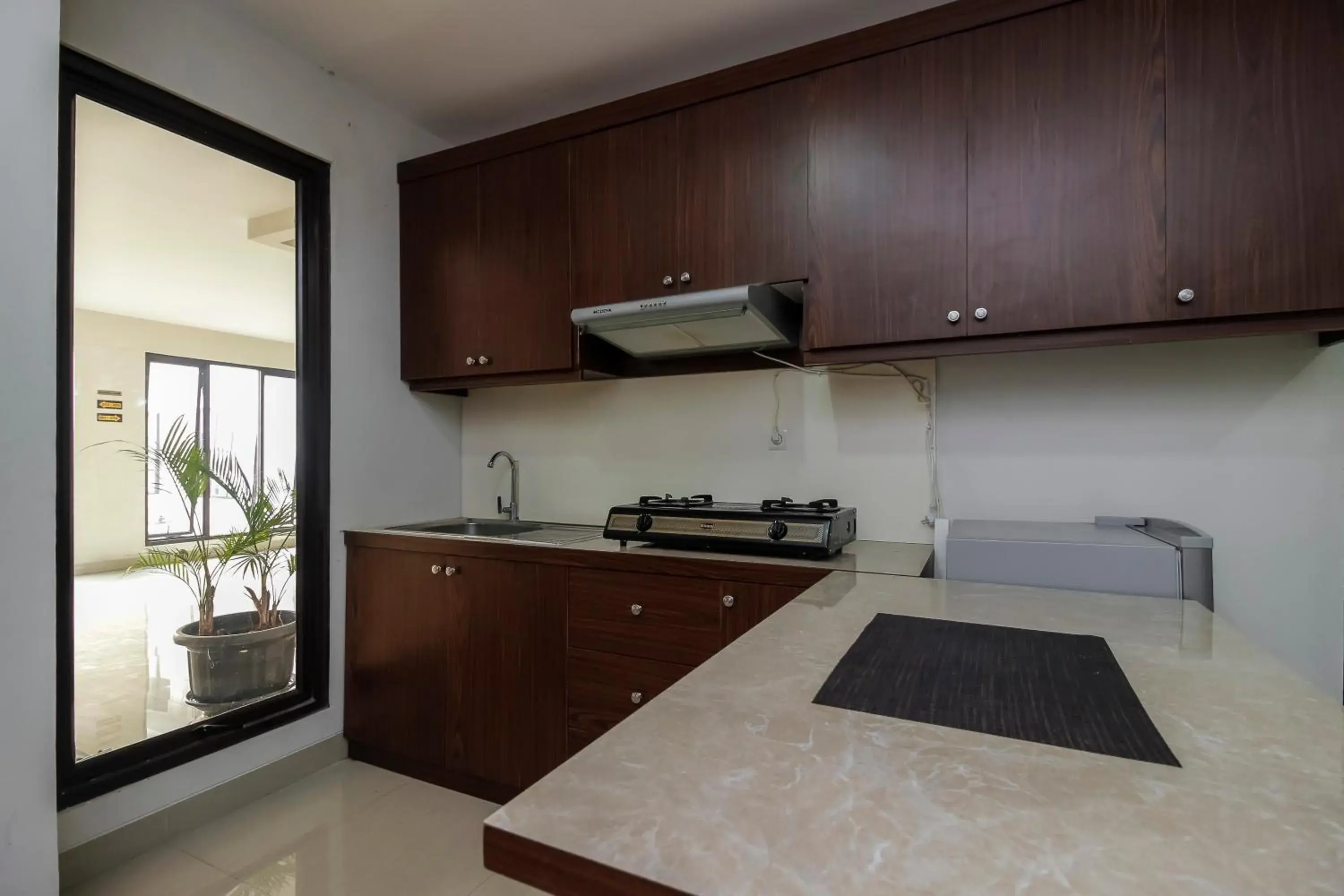 Kitchen or kitchenette, Kitchen/Kitchenette in RedDoorz Plus @ TB Simatupang