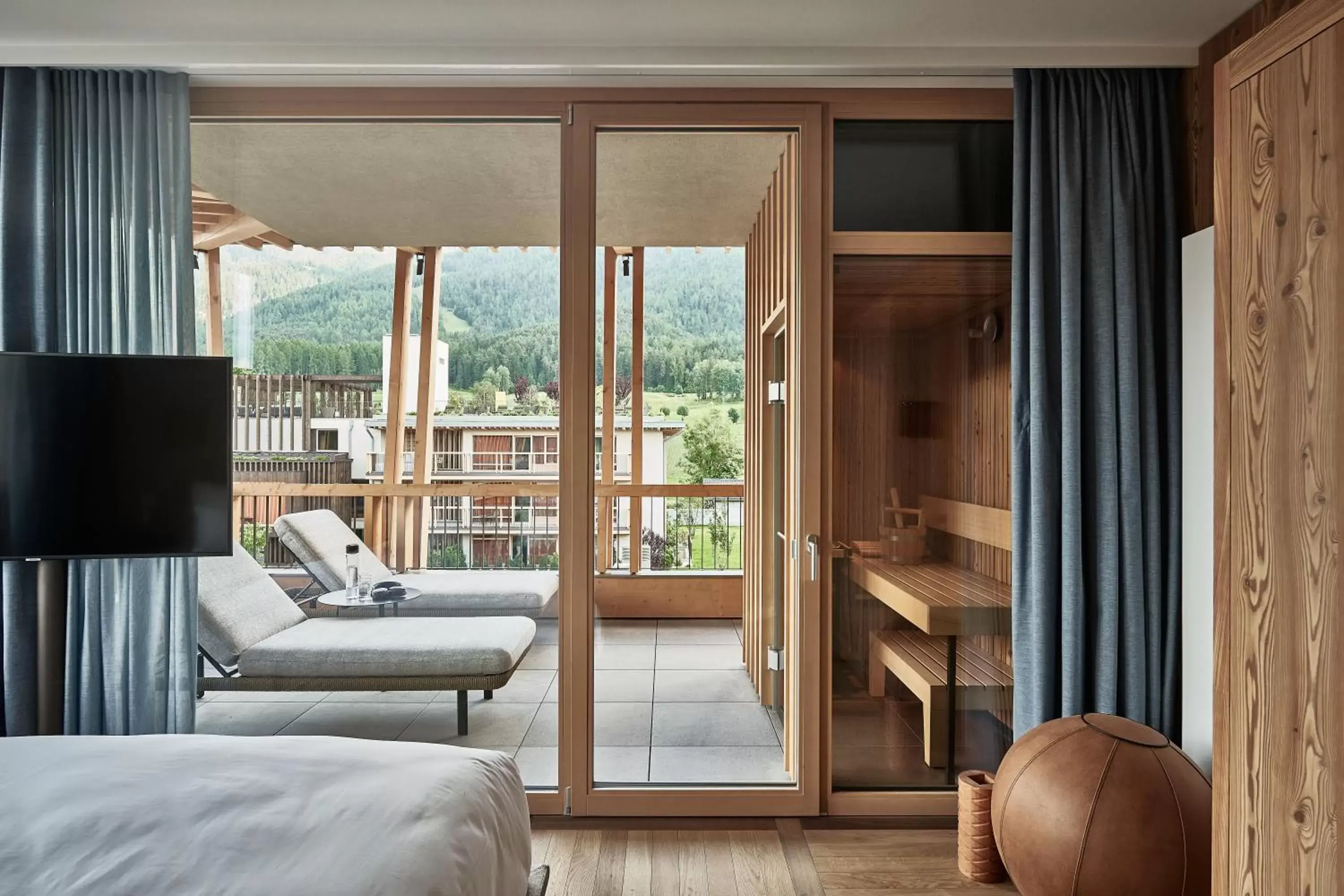 Summit Suite in Falkensteiner Hotel Kronplatz - The Leading Hotels of the World Summit Suite in Falkensteiner Hotel Kronplatz - The Leading Hotels of the World
