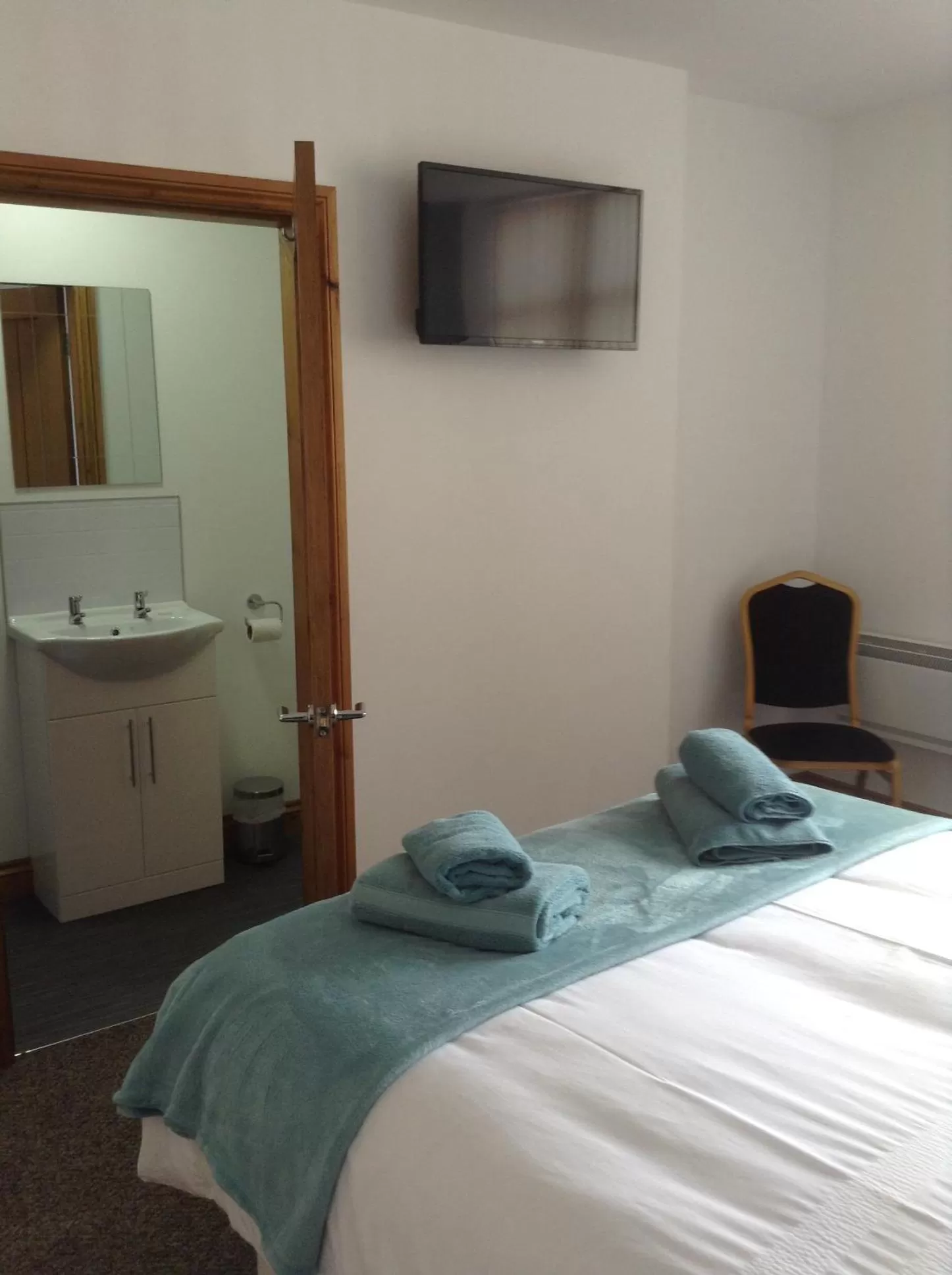 Bed in The Bear On The Square