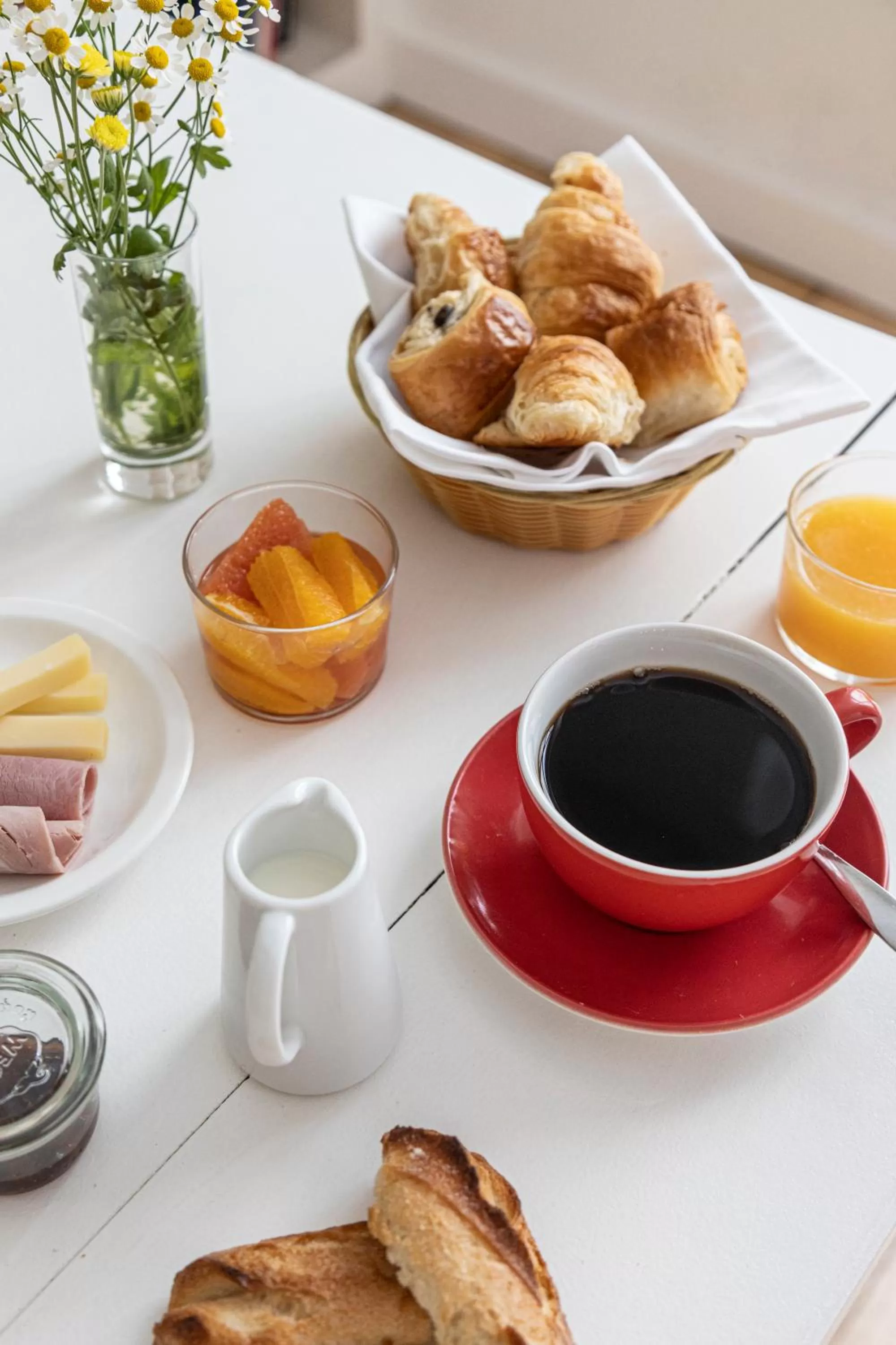 Breakfast in Hôtel Arvor Saint Georges